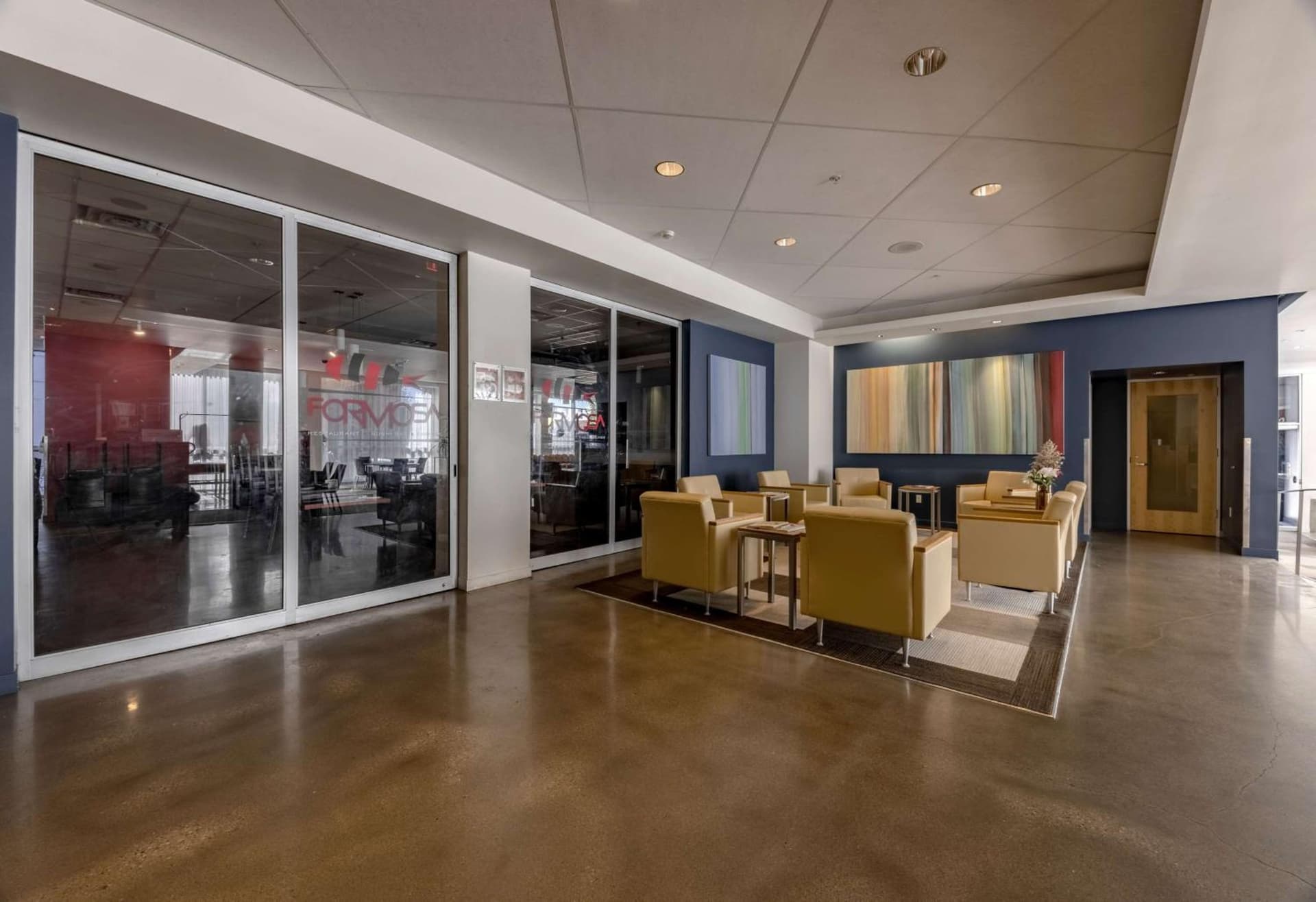 Hotelvetro Iowa City, Tapestry Collection By Hilton interior in Iowa City, IA — gallery photo 2