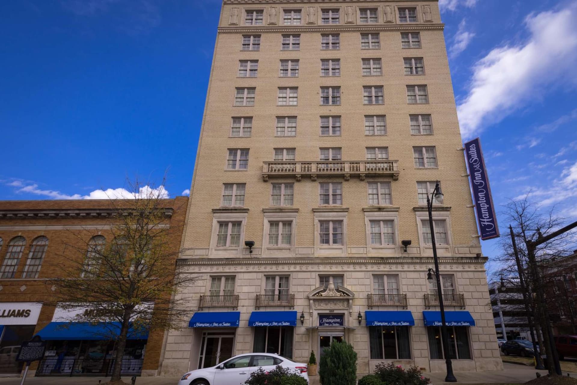 Hampton Inn & Suites Montgomery-Downtown interior in Montgomery, AL — gallery photo 2