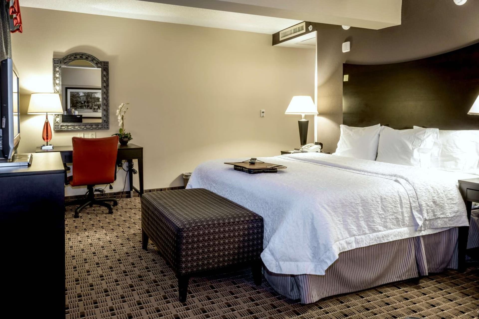 Hampton Inn & Suites Montgomery-Downtown interior in Montgomery, AL — gallery photo 2