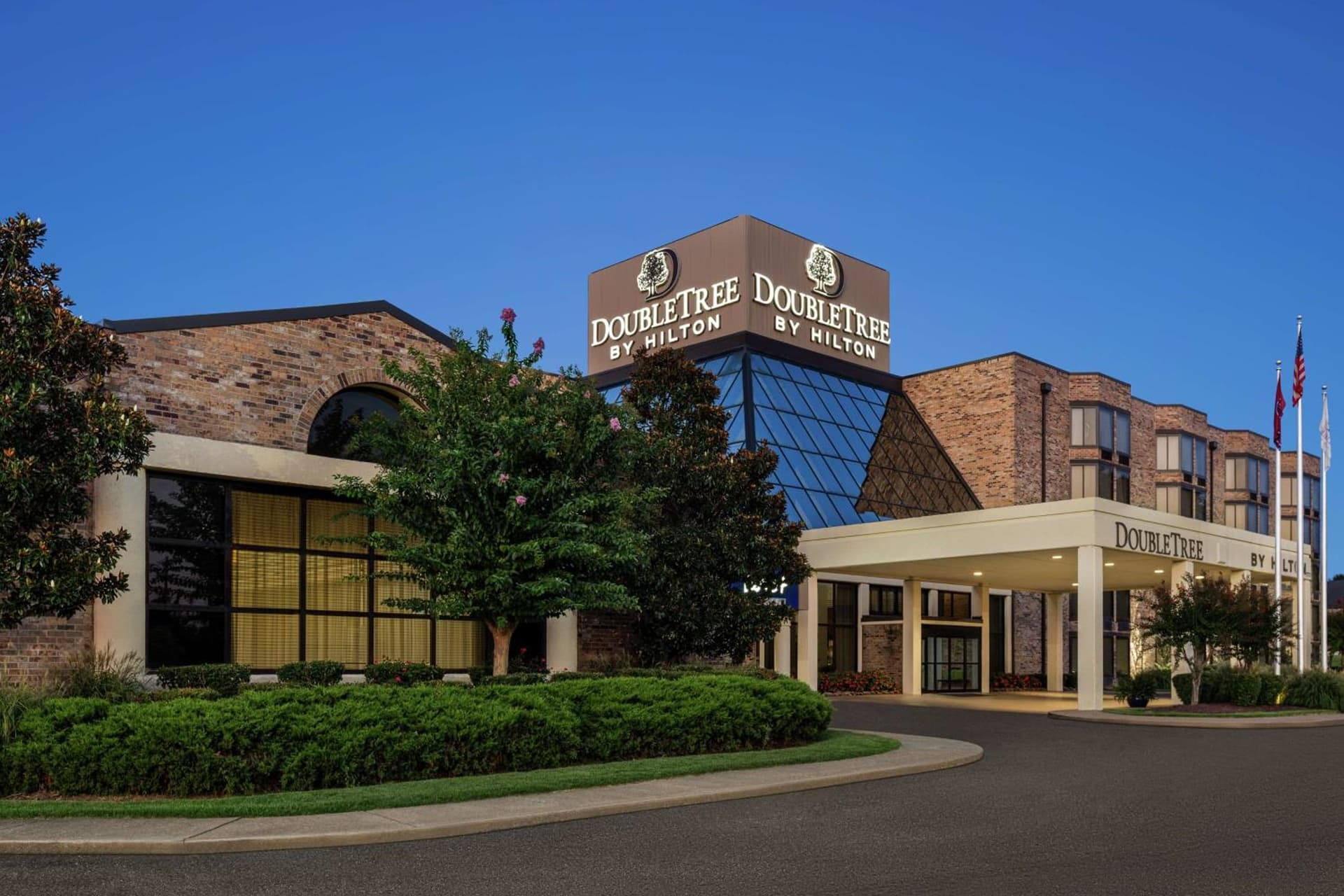 DoubleTree by Hilton Jackson interior in Jackson, TN — gallery photo 2