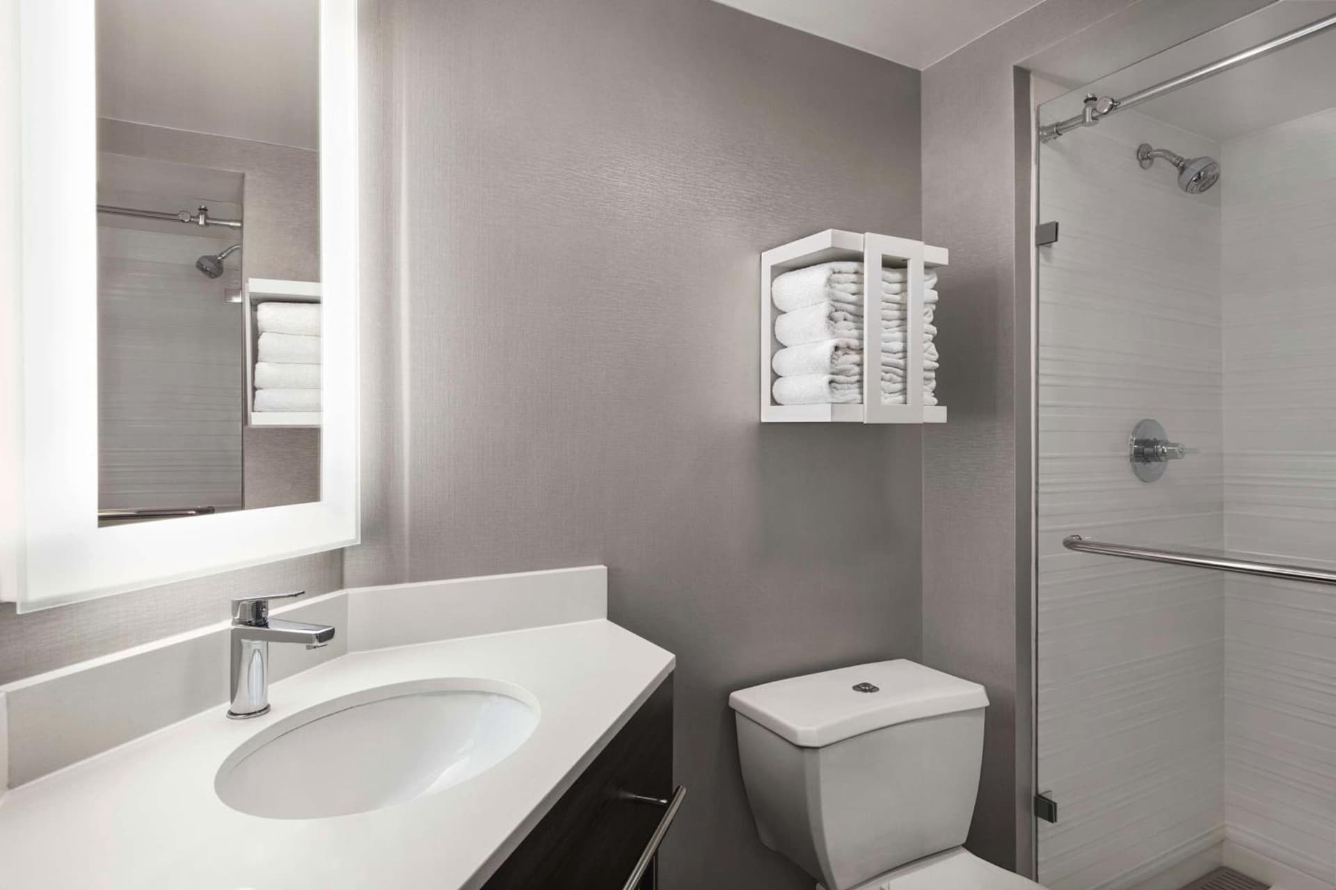 Hampton Inn Chicago-O'Hare International Airport gallery photo in Schiller Park, IL — image 14