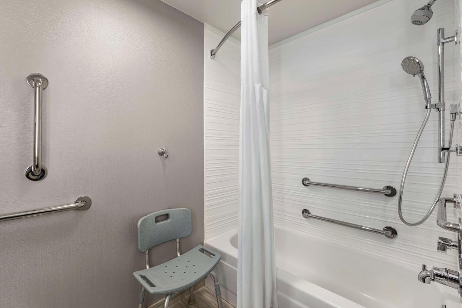 Hampton Inn Chicago-O'Hare International Airport gallery photo in Schiller Park, IL — image 27