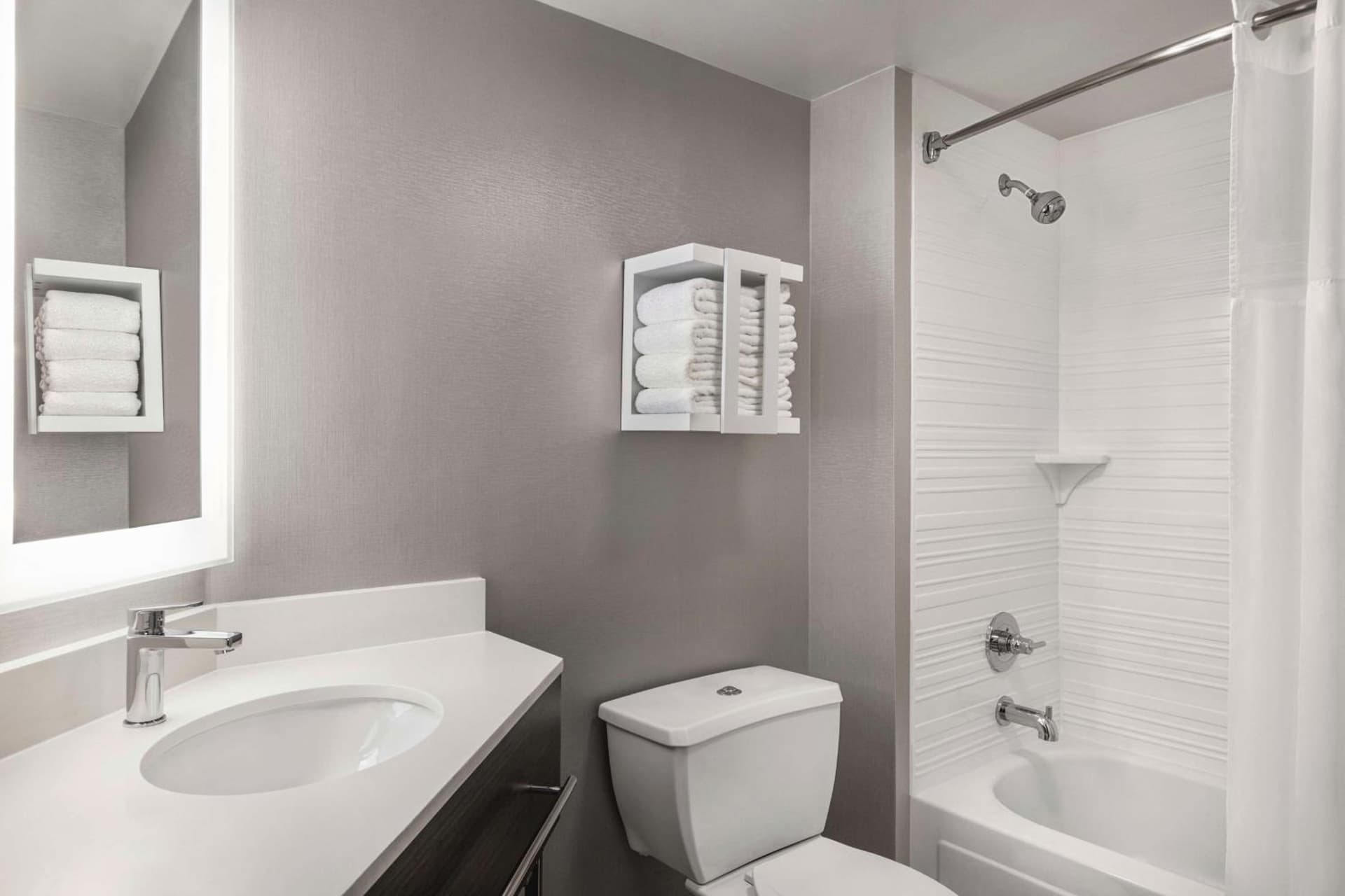 Hampton Inn Chicago-O'Hare International Airport gallery photo in Schiller Park, IL — image 29