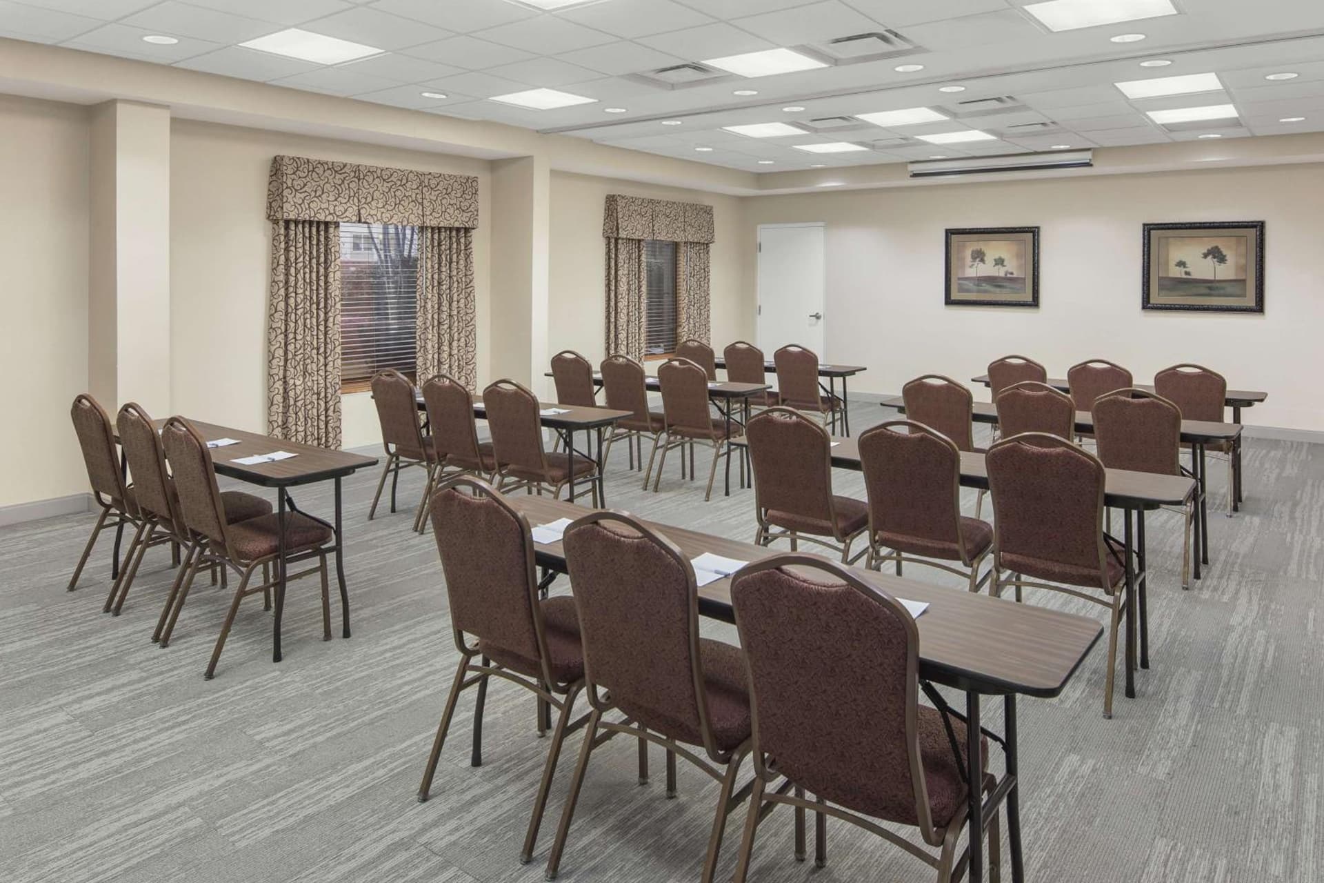 Hampton Inn & Suites Macon I-75 North interior in Macon, GA — gallery photo 2