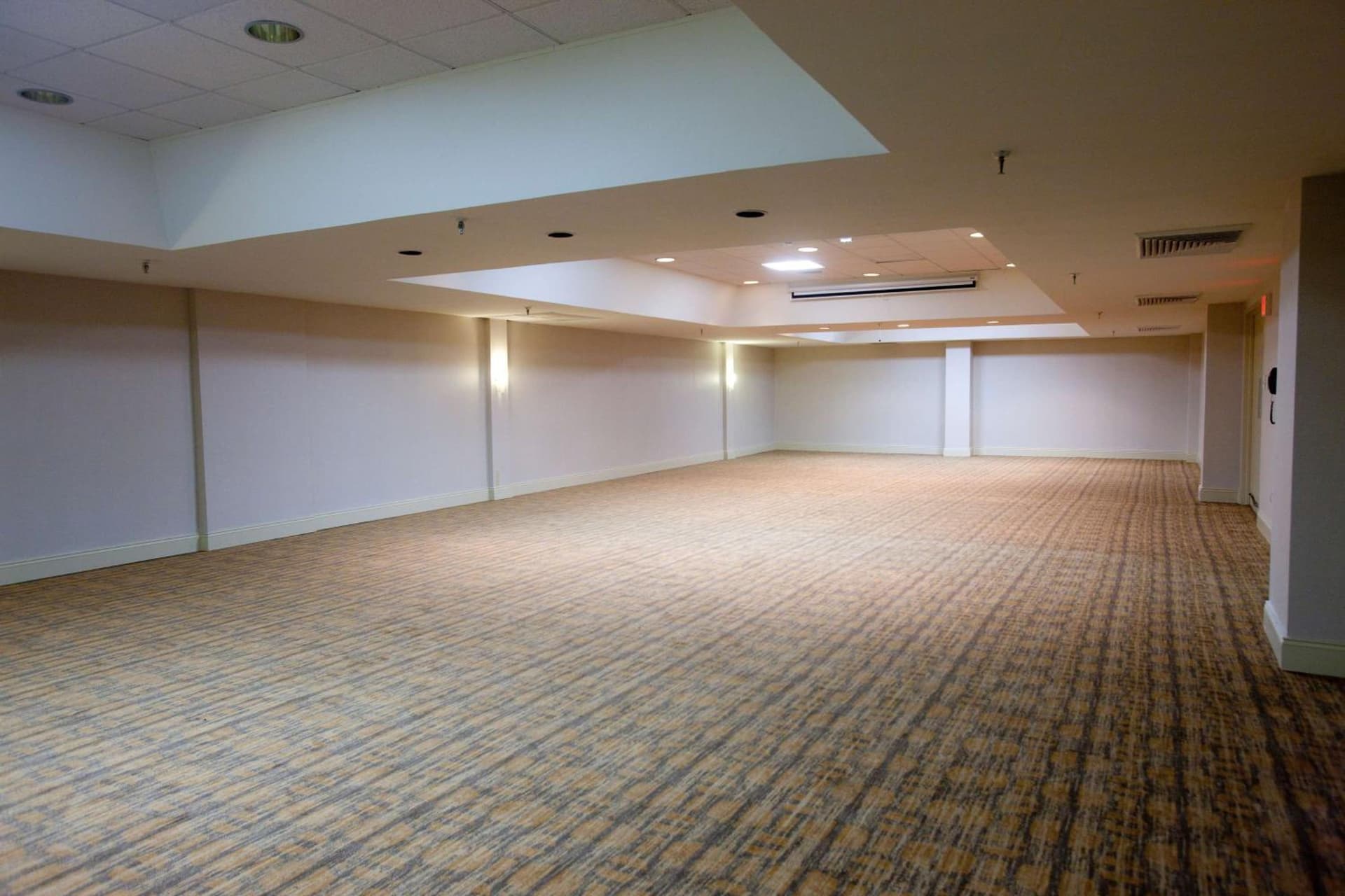 Wyndham Midland Downtown interior in Midland, TX — gallery photo 2