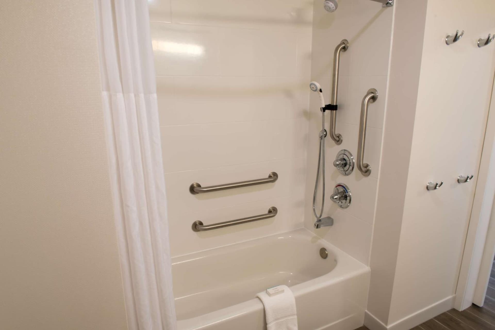 Hampton Inn & Suites Bay City gallery photo in Bay City, MI — image 16