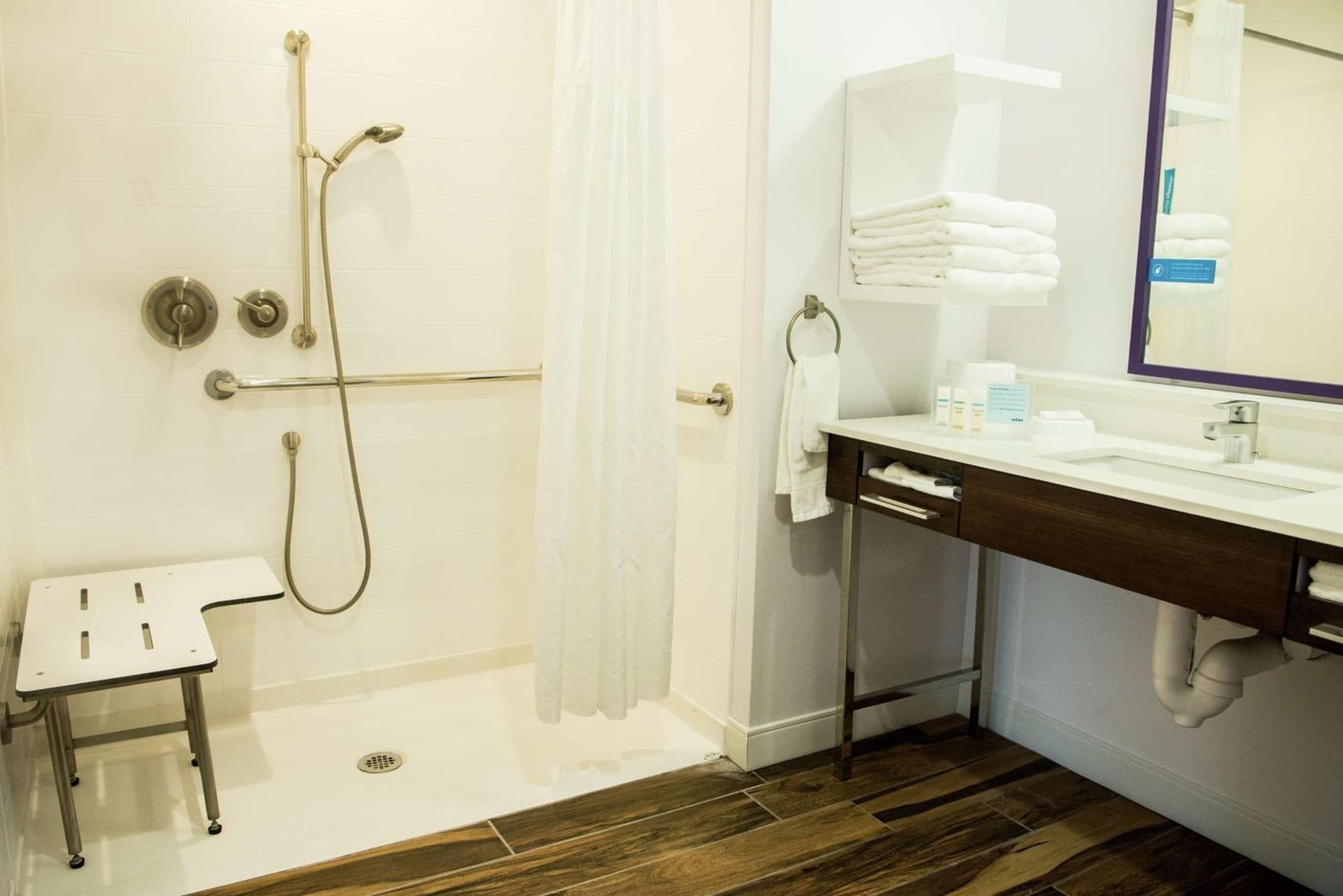 Hampton Inn & Suites Warrington Horsham gallery photo in Warrington — image 7