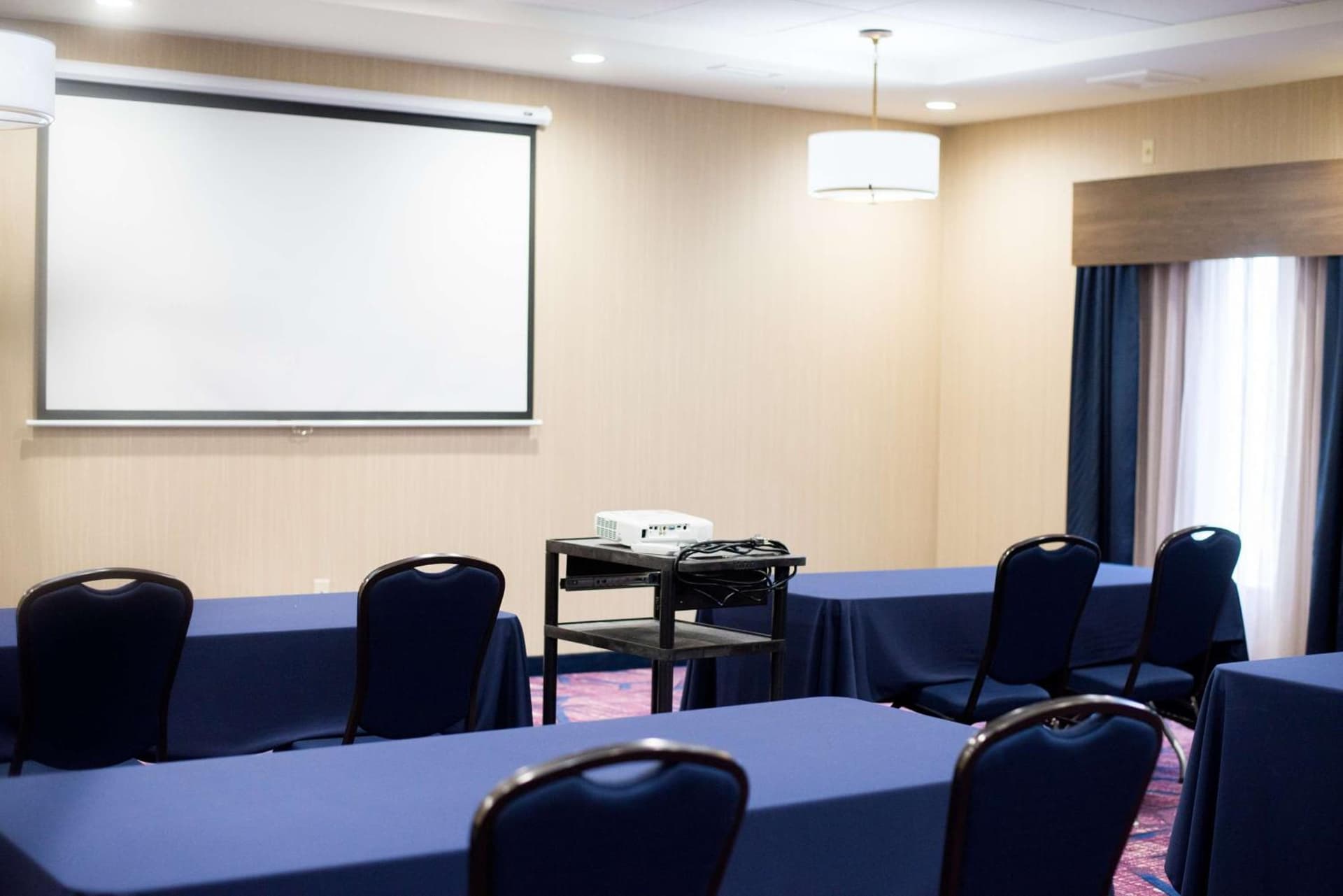Hampton Inn & Suites Warrington Horsham gallery photo in Warrington — image 15
