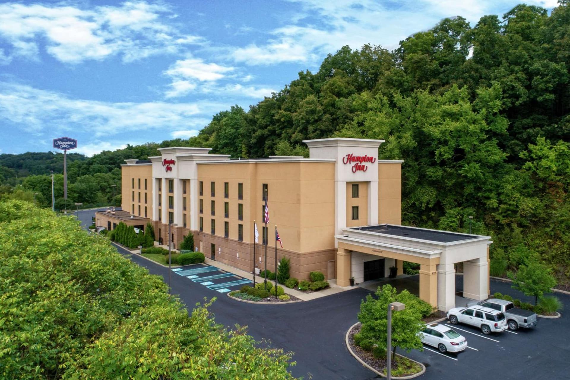 Hampton Inn Cambridge interior in Cambridge, OH — gallery photo 2