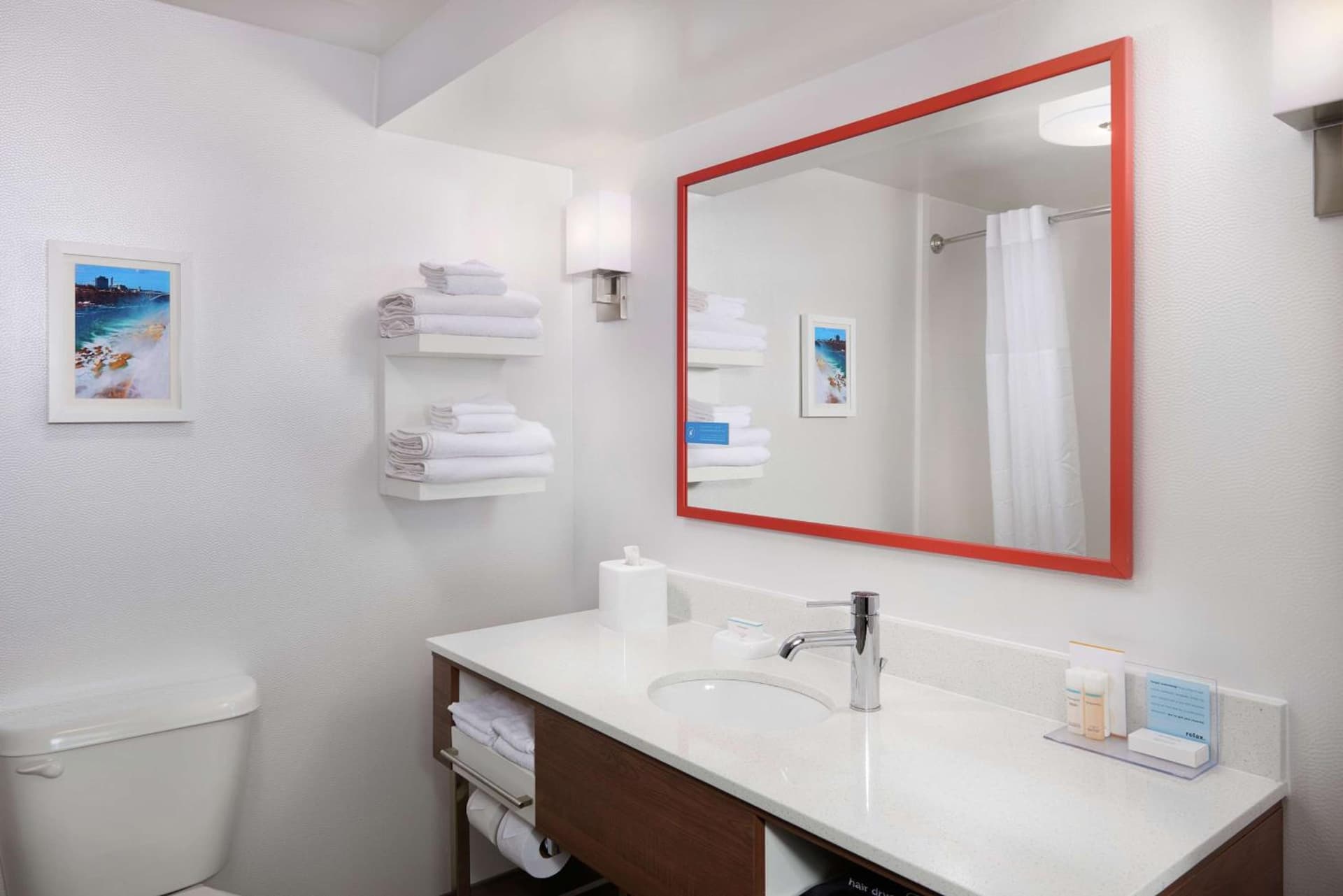Hampton Inn Niagara Falls gallery photo in Niagara Falls, NY — image 21