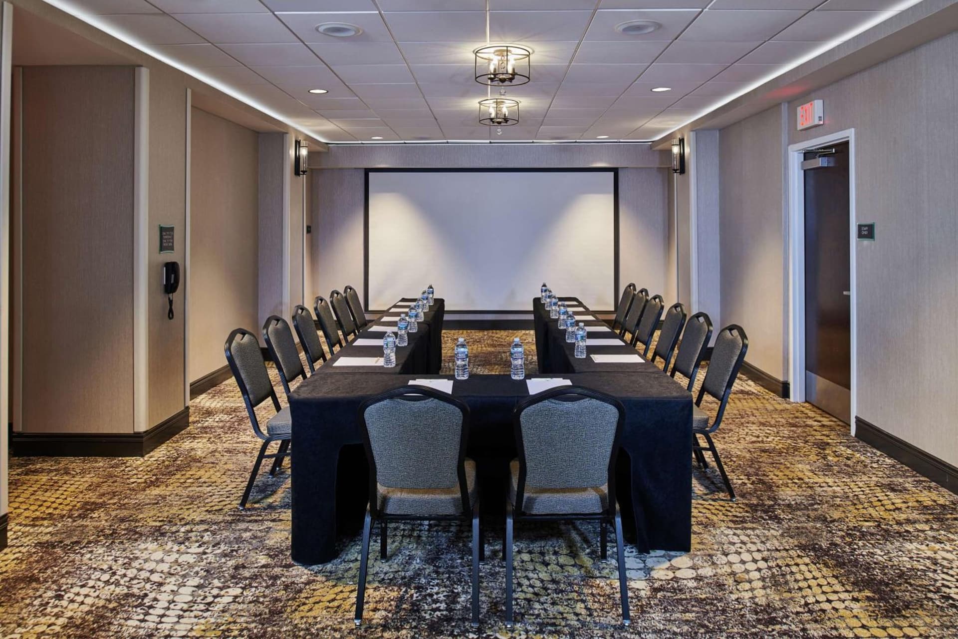 Doubletree By Hilton Raleigh Crabtree Valley gallery photo in Raleigh, NC — image 7