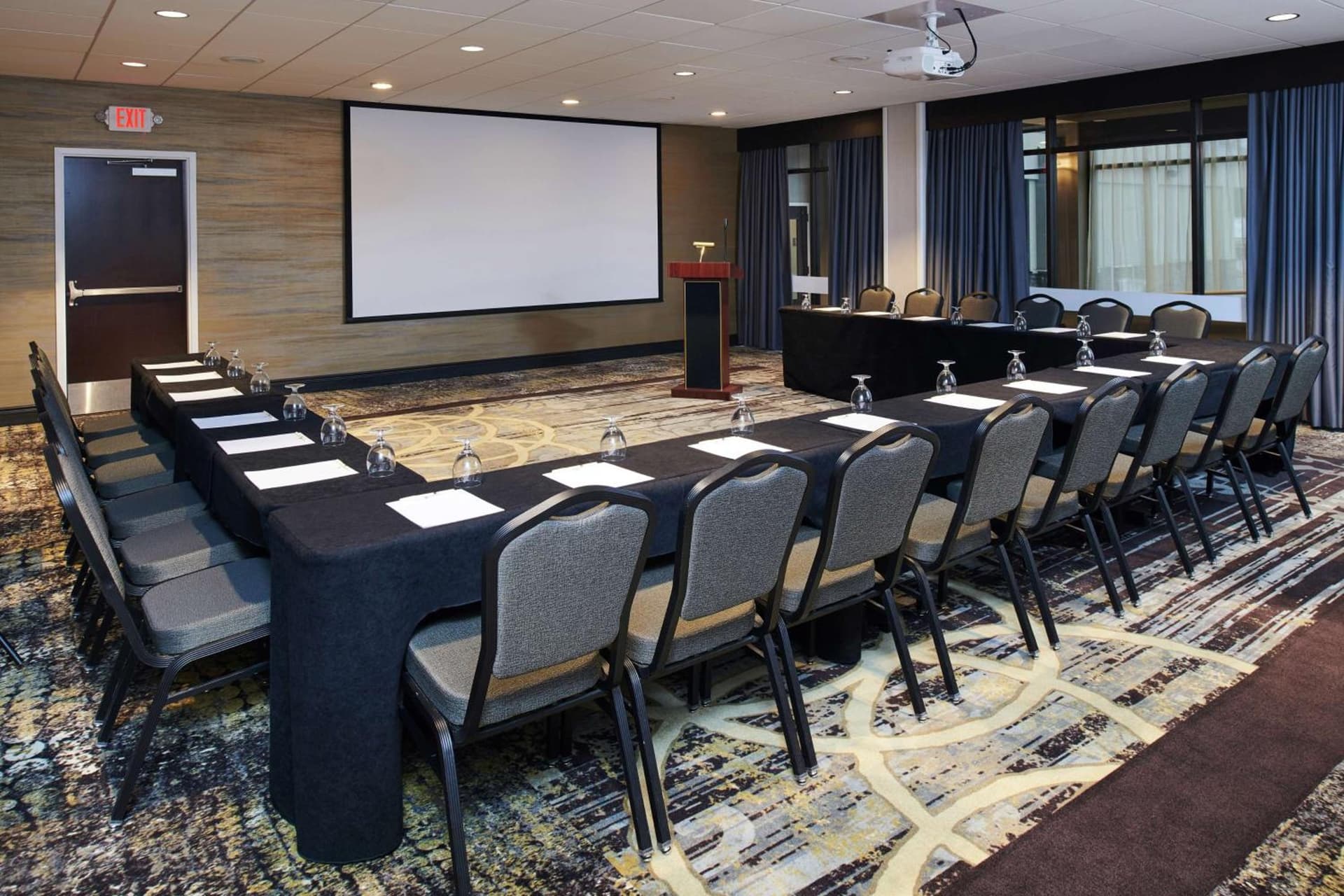 Doubletree By Hilton Raleigh Crabtree Valley gallery photo in Raleigh, NC — image 28