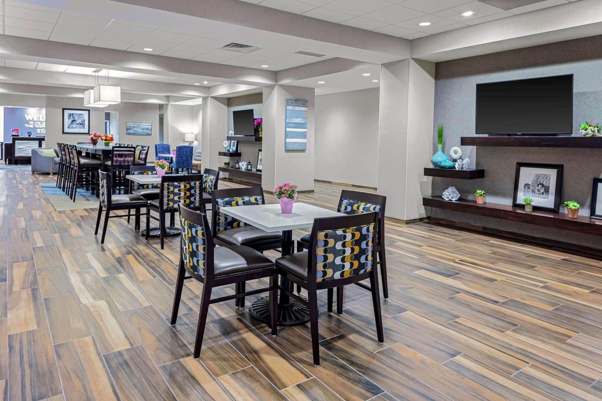 Hampton Inn Cranbury interior in Cranbury, NJ — gallery photo 2