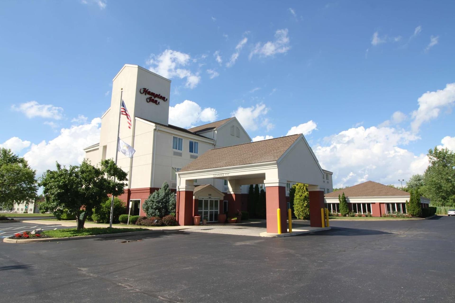 Hampton Inn Sandusky-Central featured exterior or lobby in Sandusky, OH — similar hotel