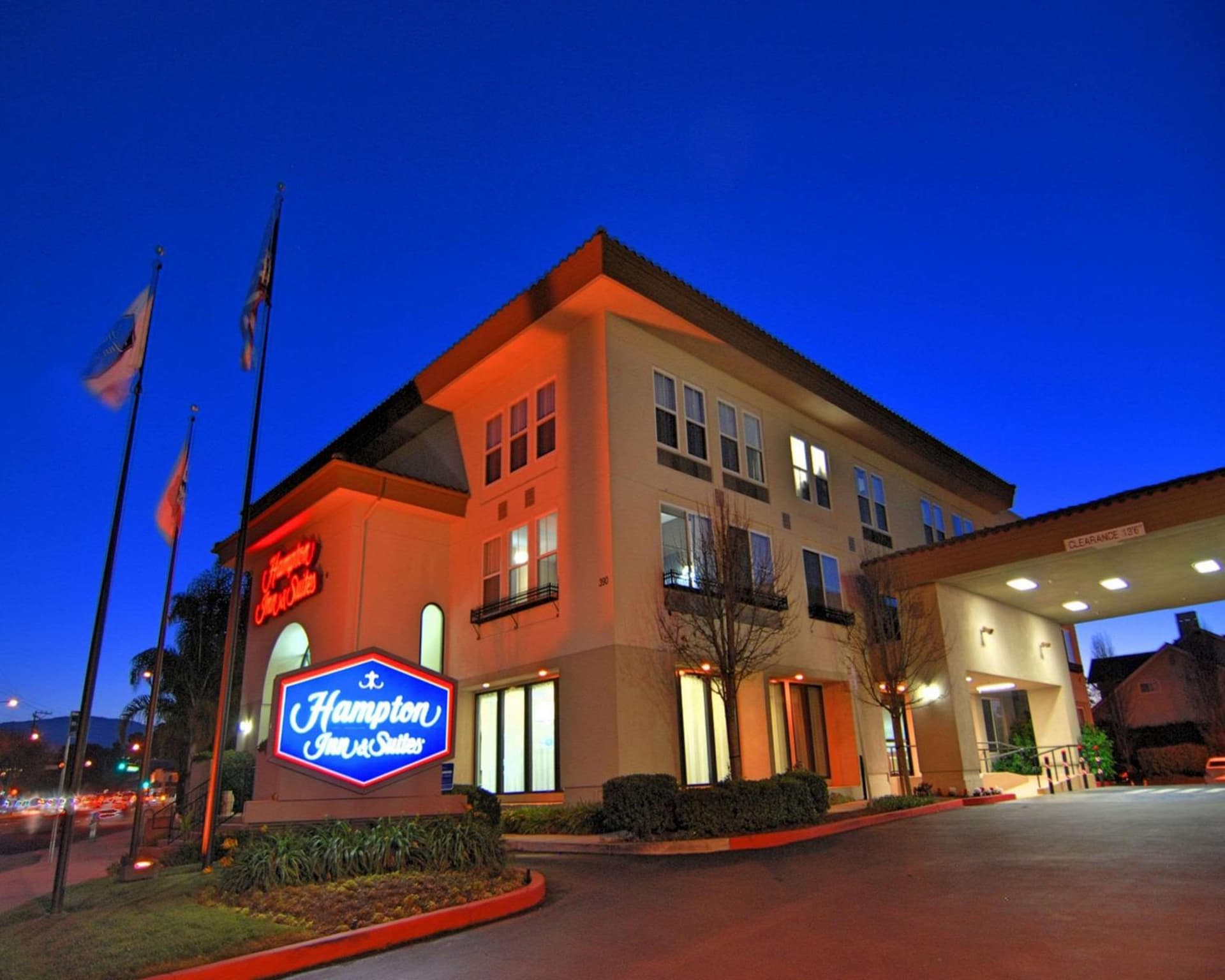 Hampton Inn & Suites Mountain View interior in Mountain View, CA — gallery photo 2