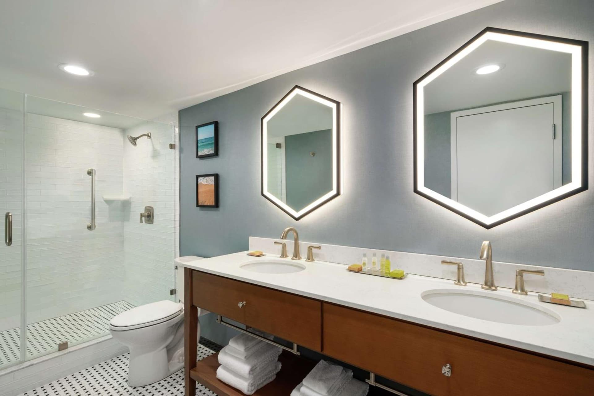 DoubleTree by Hilton Ocean City Oceanfront gallery photo in Ocean City, MD — image 41