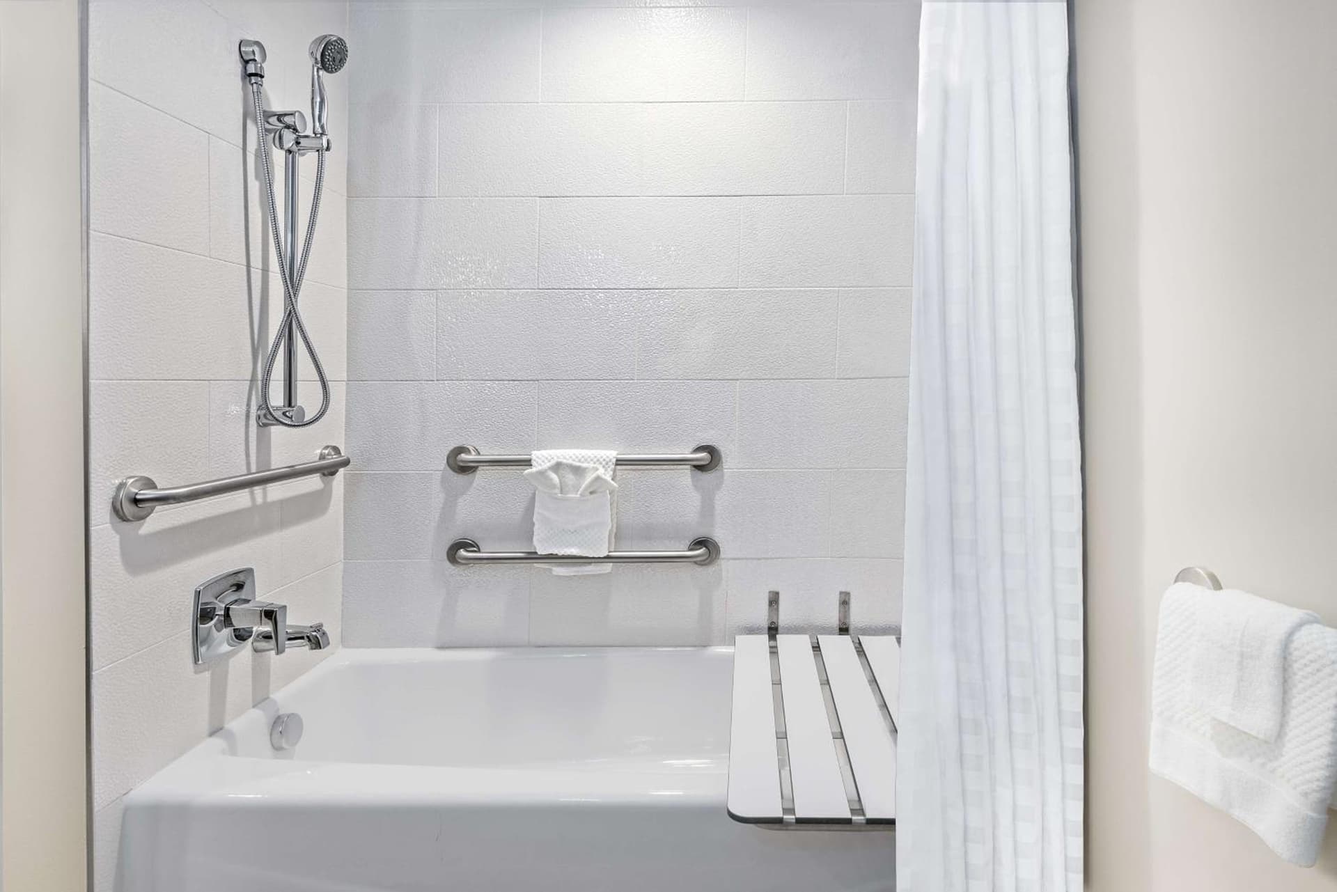 Embassy Suites By Hilton College Station gallery photo in College Station, TX — image 6