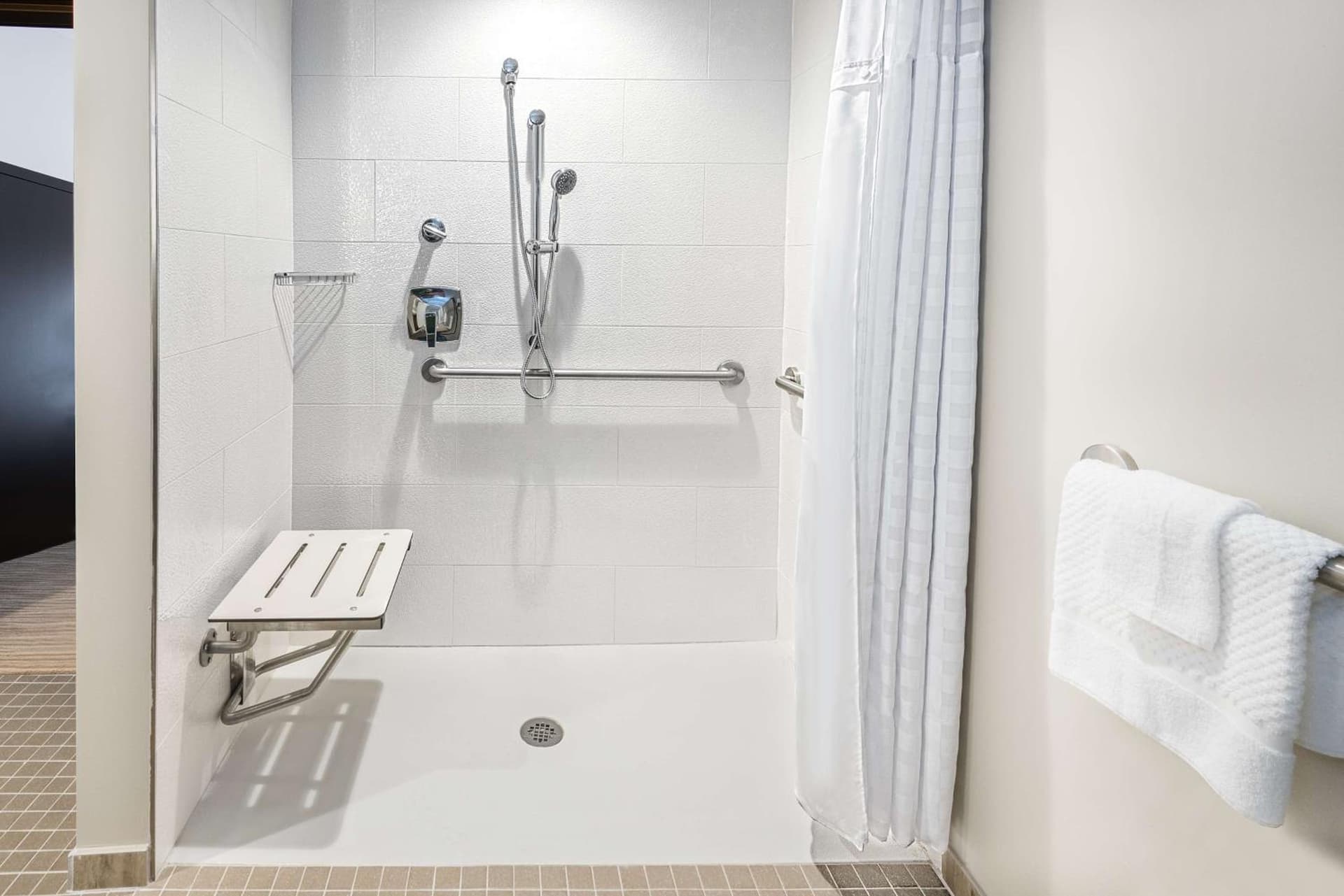 Embassy Suites By Hilton College Station gallery photo in College Station, TX — image 4