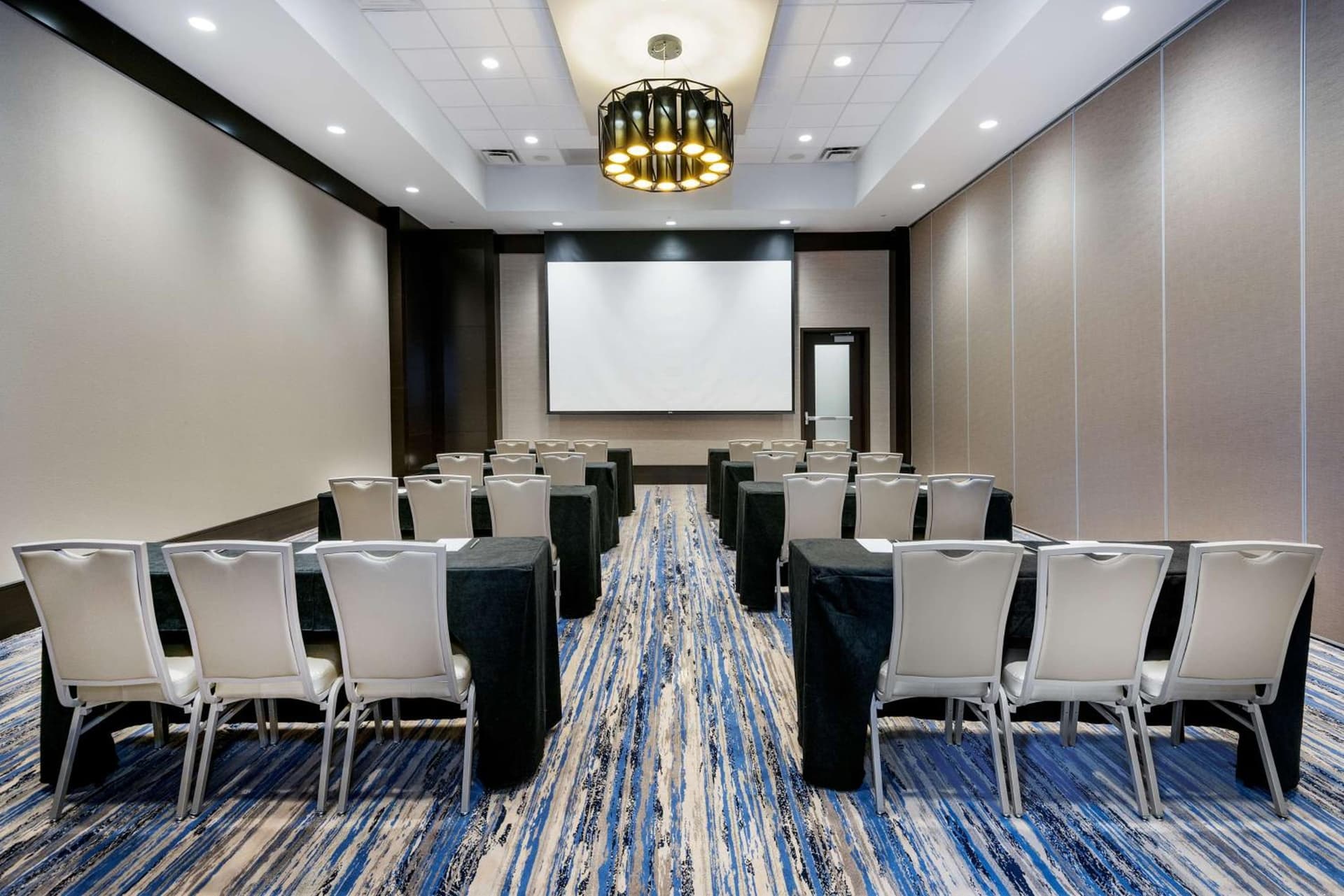 Embassy Suites By Hilton College Station gallery photo in College Station, TX — image 5