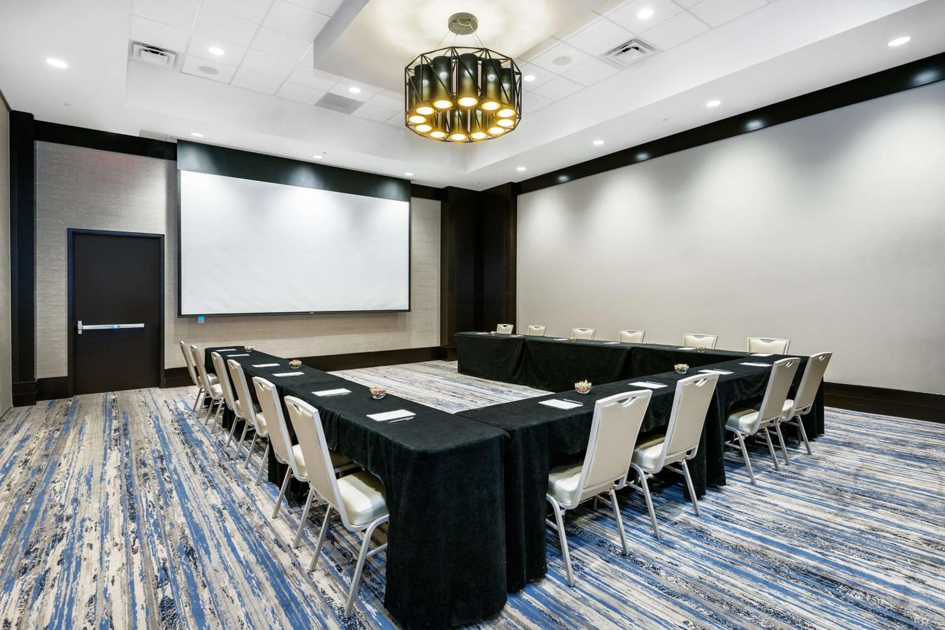 Embassy Suites By Hilton College Station gallery photo in College Station, TX — image 14