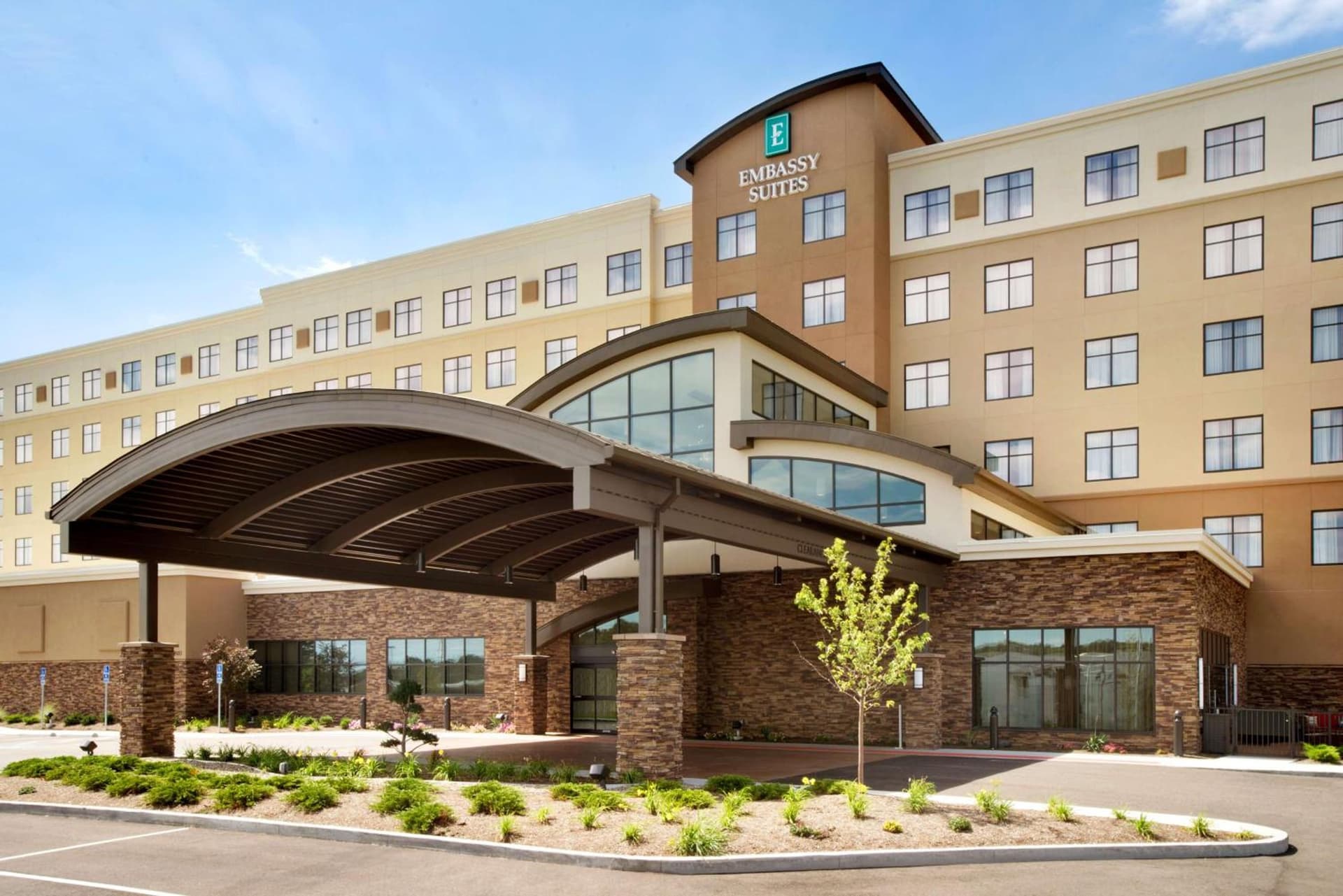 Embassy Suites by Hilton Akron Canton Airport interior in North Canton, OH — gallery photo 2