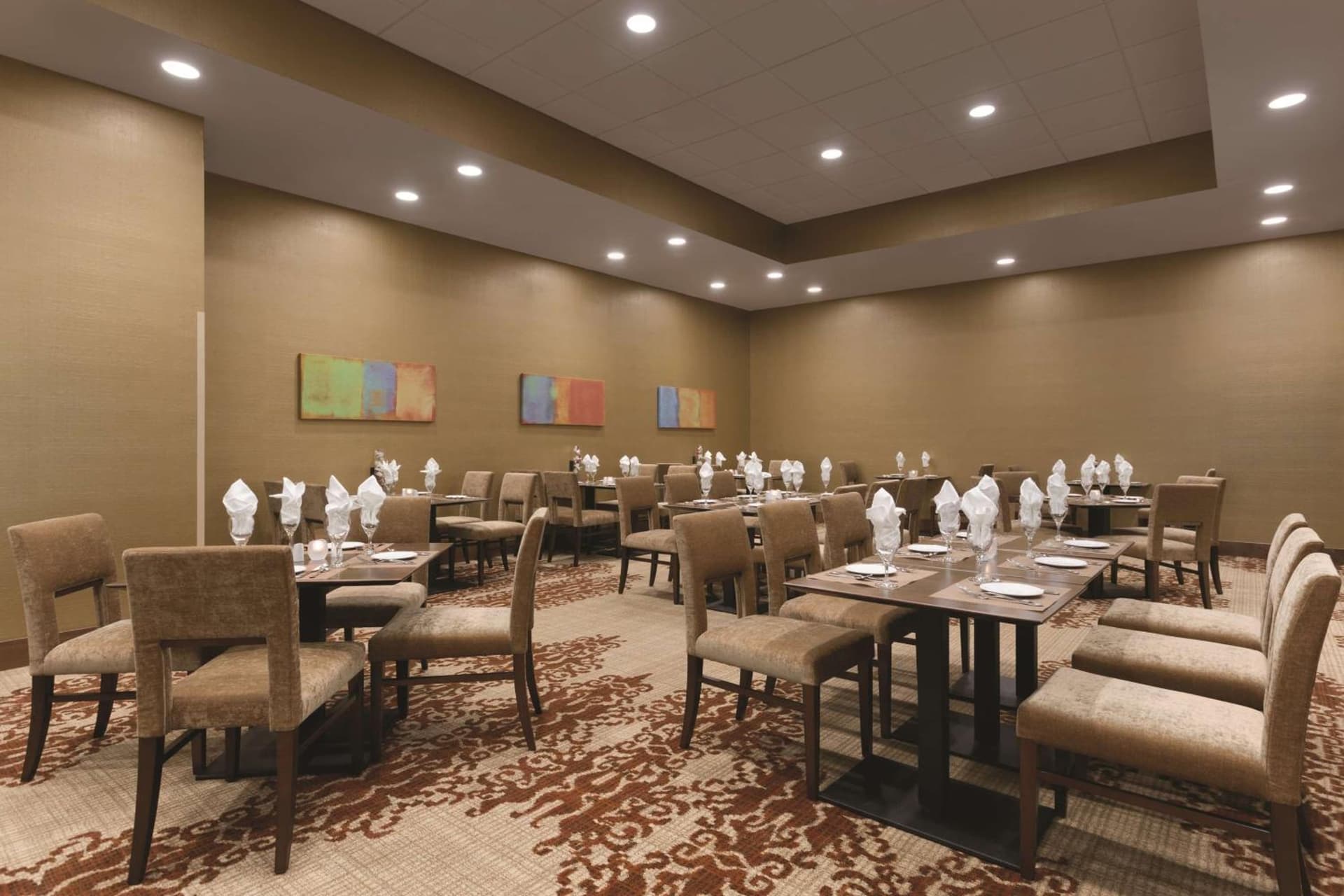 Embassy Suites by Hilton Akron Canton Airport gallery photo in North Canton, OH — image 4