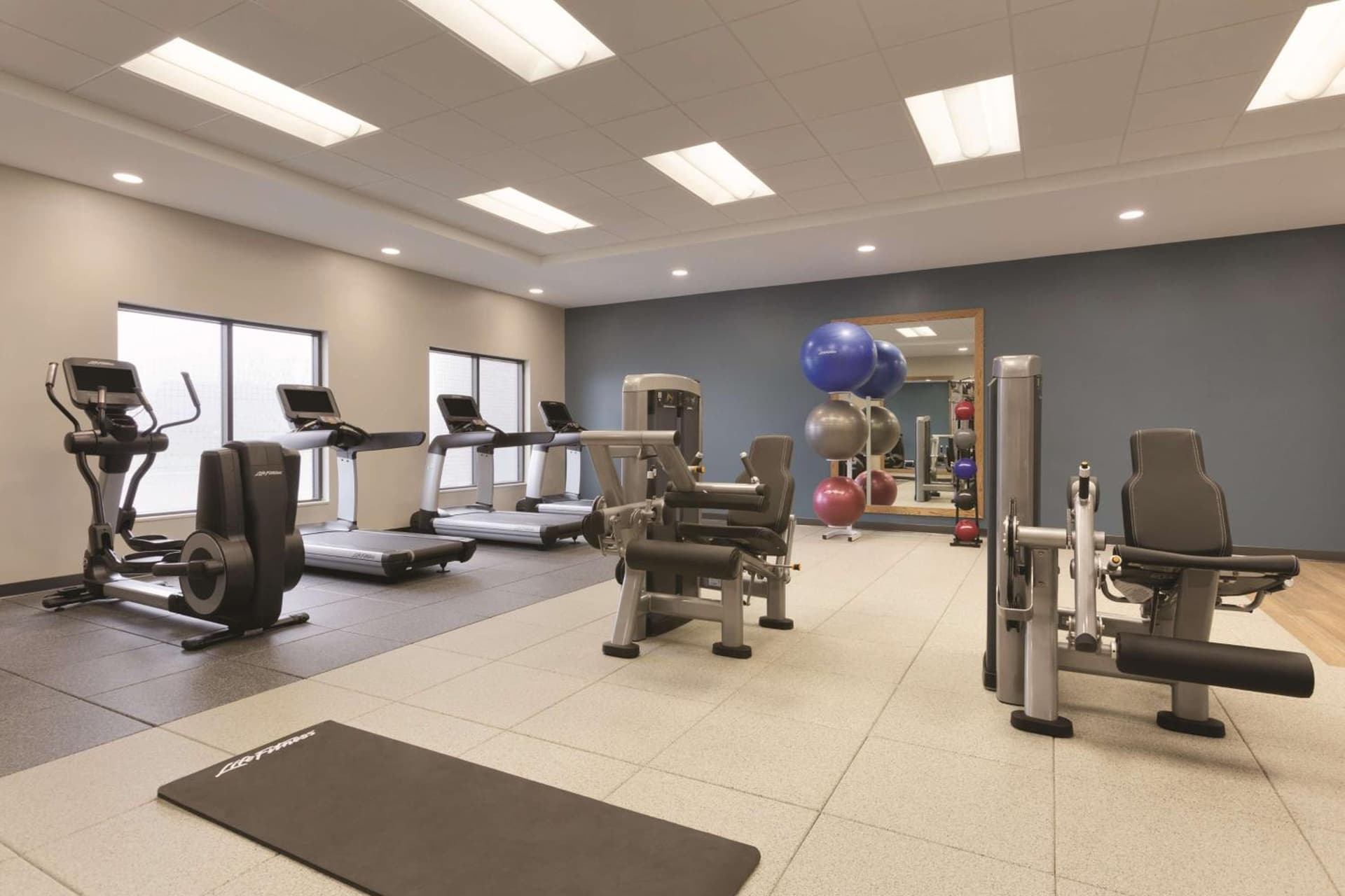Embassy Suites by Hilton Akron Canton Airport gallery photo in North Canton, OH — image 10