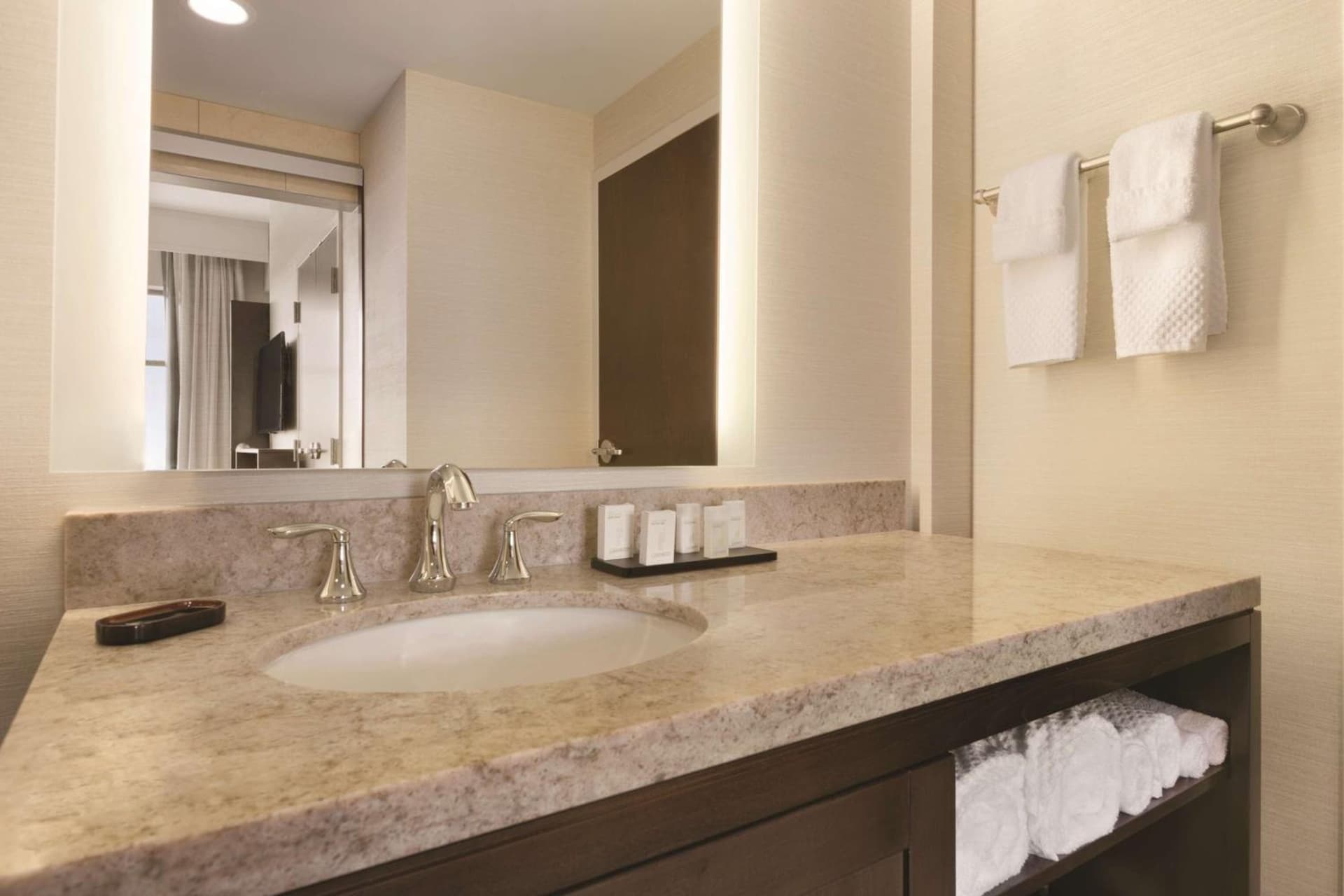 Embassy Suites by Hilton Akron Canton Airport gallery photo in North Canton, OH — image 9