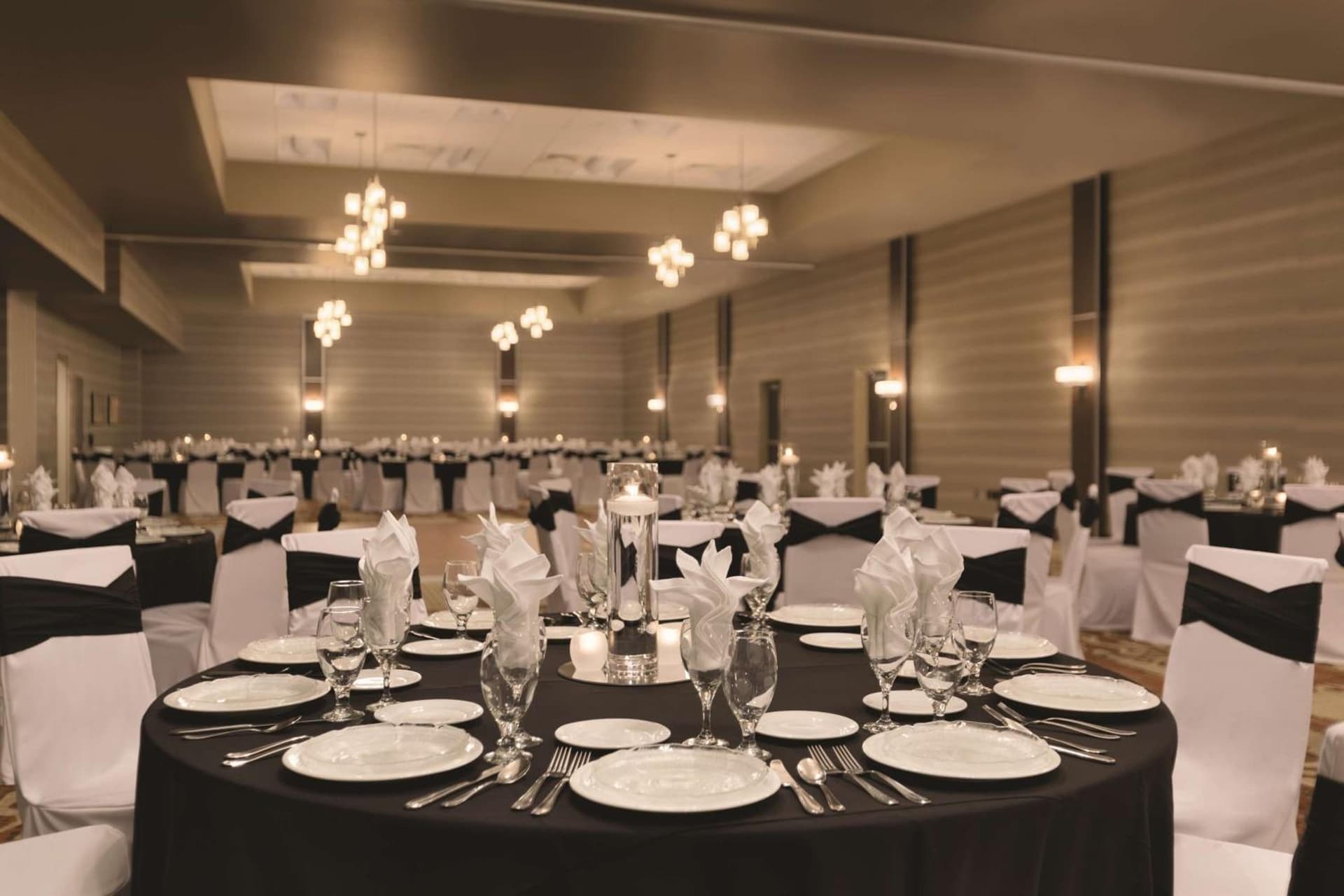 Embassy Suites by Hilton Akron Canton Airport gallery photo in North Canton, OH — image 25