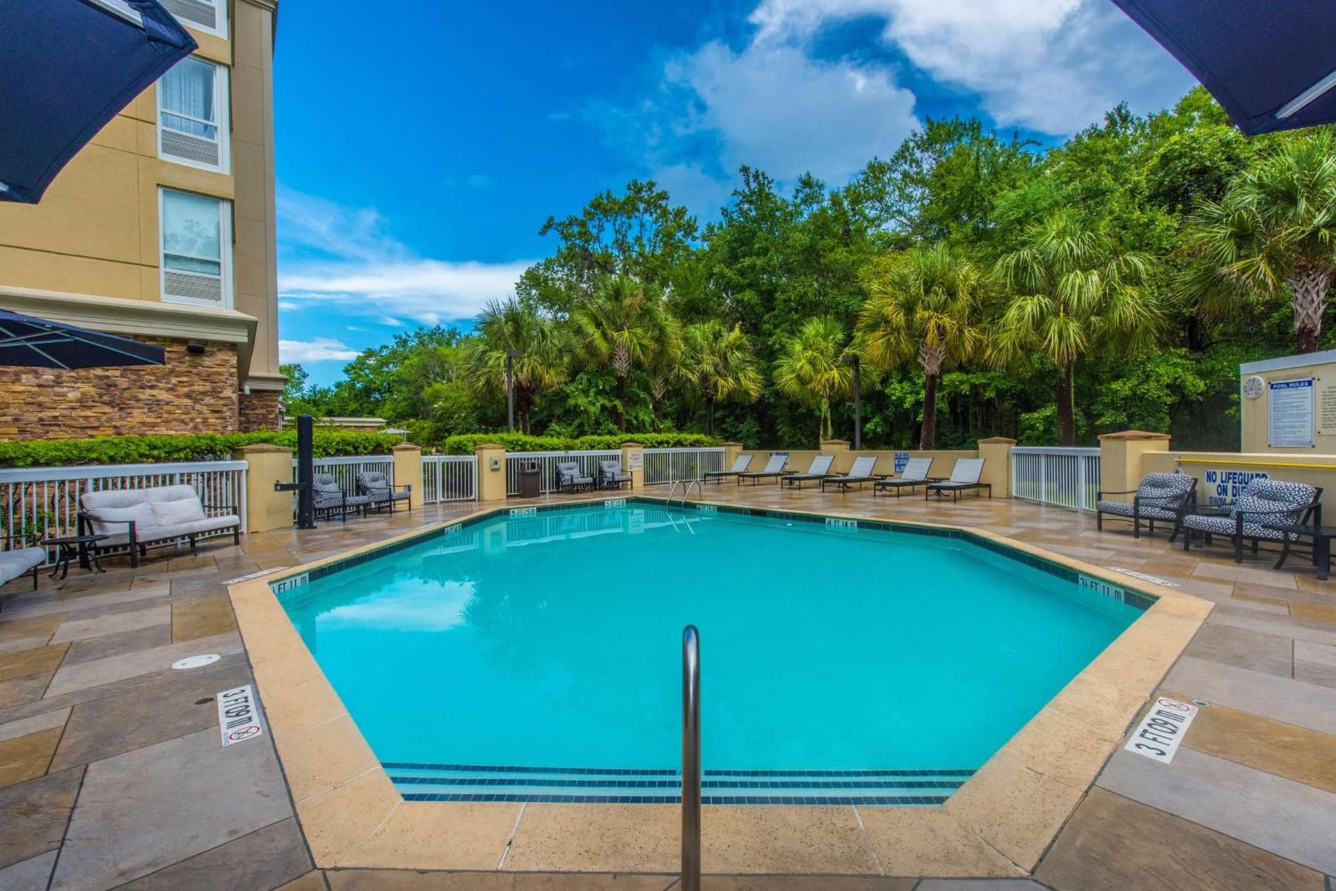 DoubleTree by Hilton North Charleston - Convention Center gallery photo in Charleston, SC — image 6