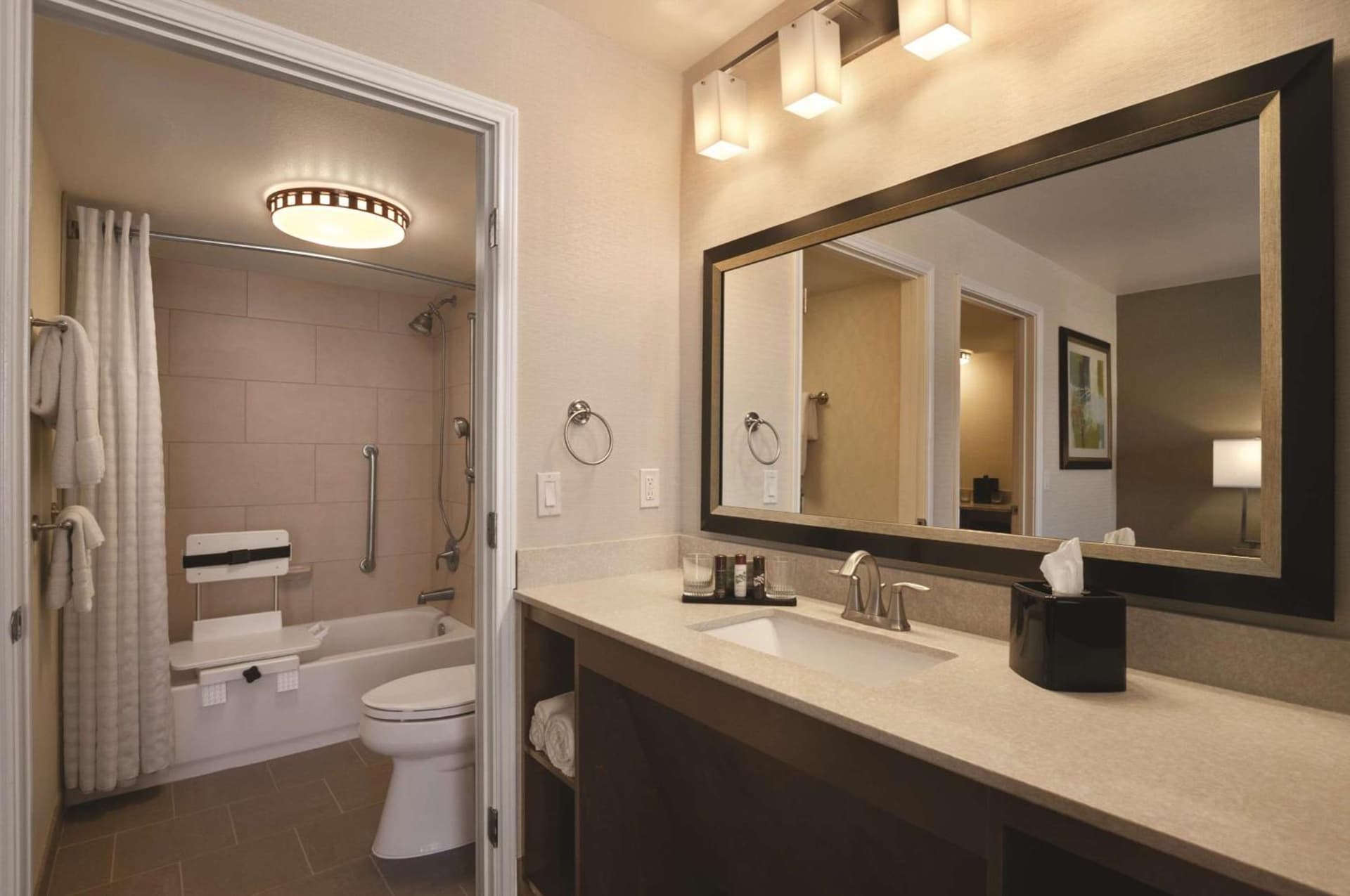 Embassy Suites Corpus Christi gallery photo in Corpus Christi, TX — image 14
