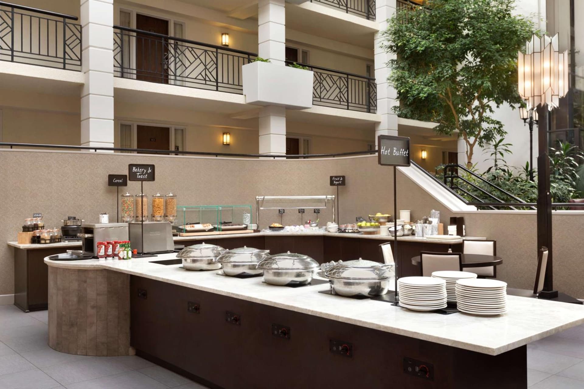 Embassy Suites by Hilton Piscataway Somerset gallery photo in Piscataway, NJ — image 4