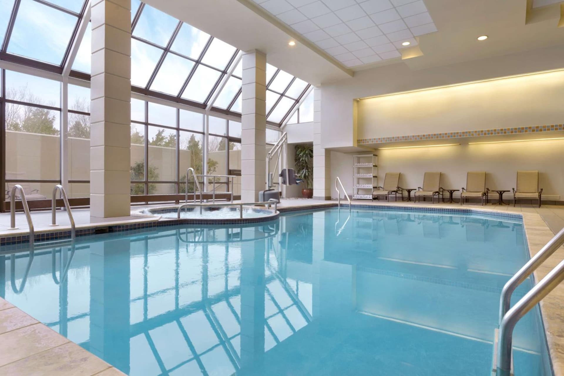 Embassy Suites by Hilton Piscataway Somerset gallery photo in Piscataway, NJ — image 21