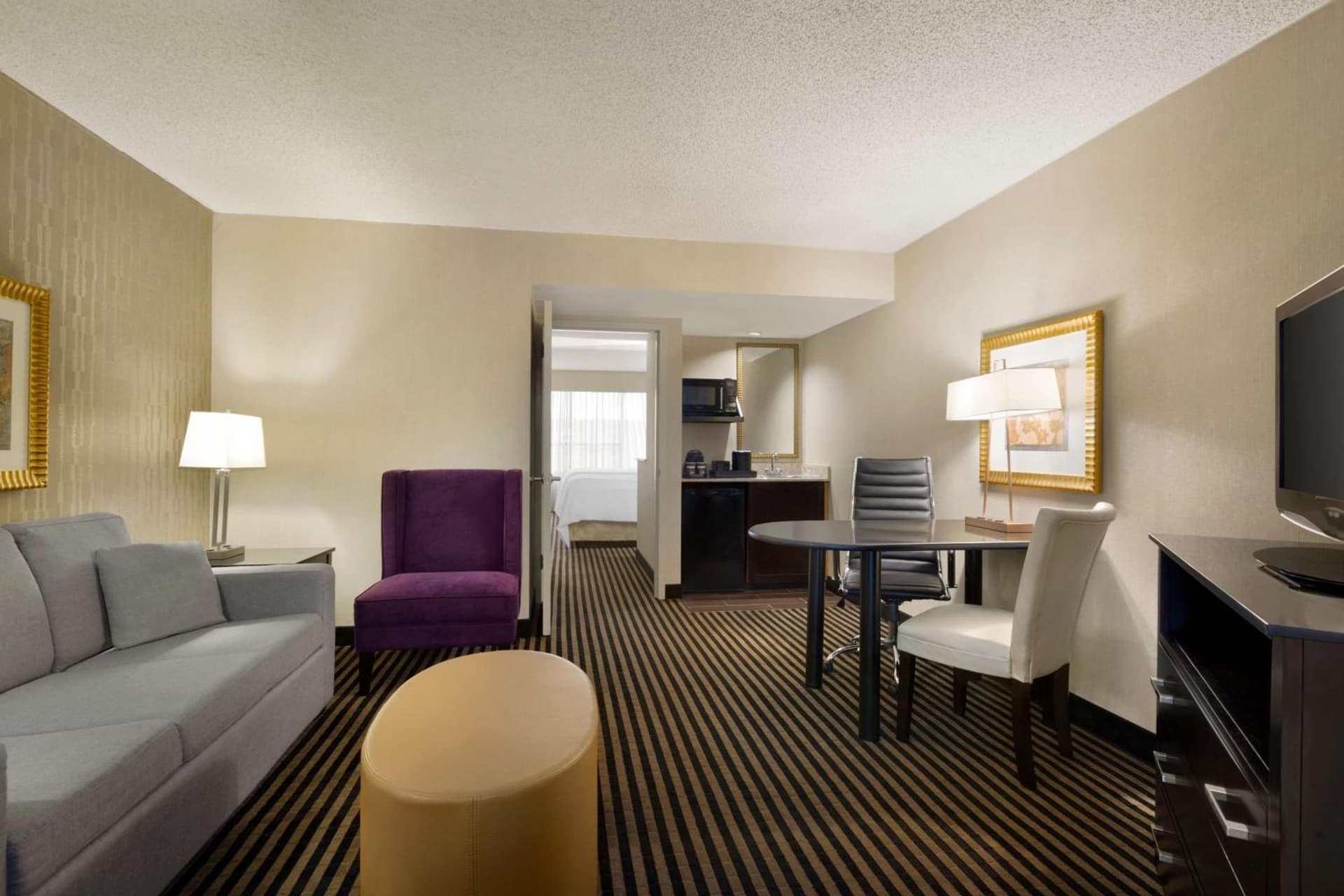 Embassy Suites by Hilton Piscataway Somerset gallery photo in Piscataway, NJ — image 36