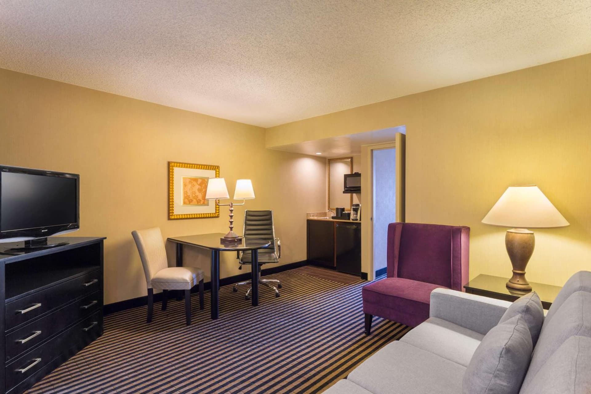 Embassy Suites by Hilton Piscataway Somerset gallery photo in Piscataway, NJ — image 28