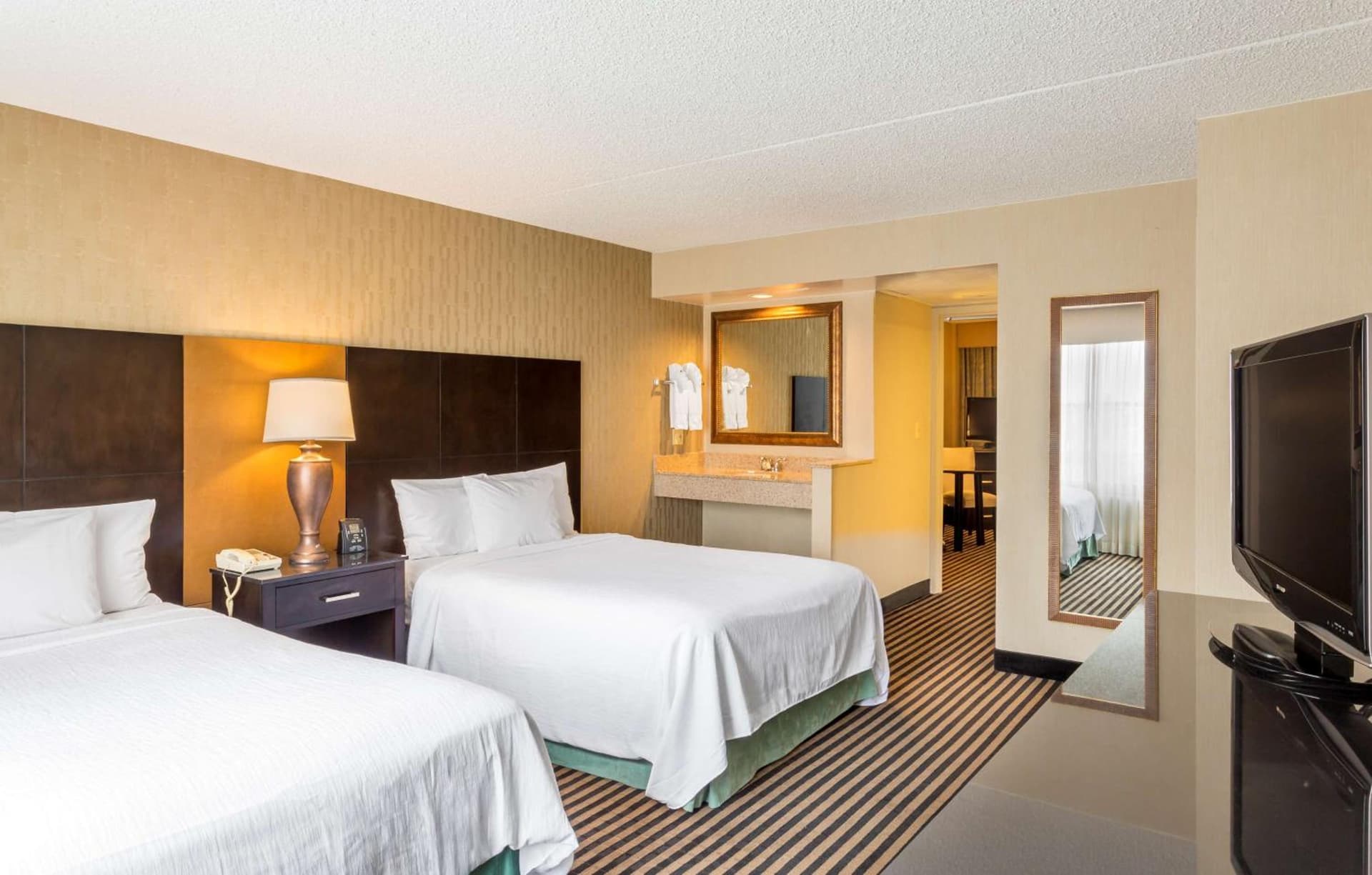 Embassy Suites by Hilton Piscataway Somerset gallery photo in Piscataway, NJ — image 13