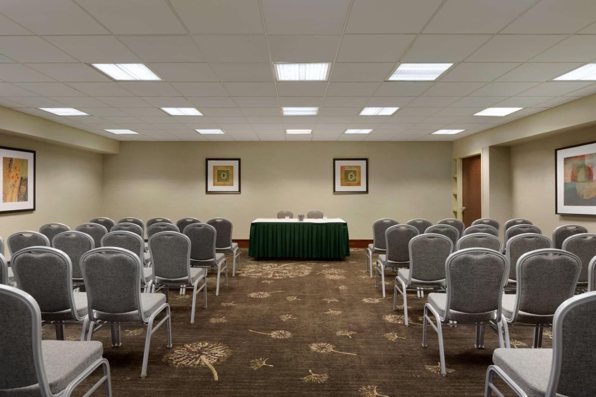 Embassy Suites by Hilton Piscataway Somerset gallery photo in Piscataway, NJ — image 17