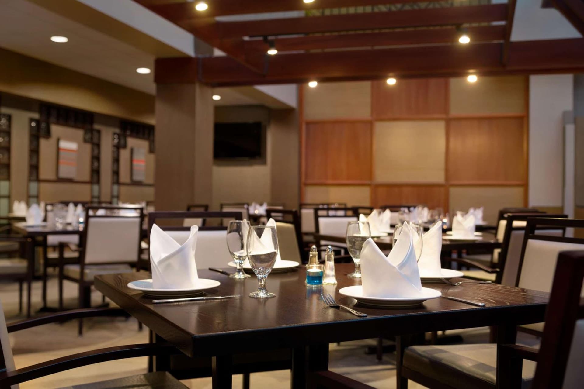 Embassy Suites by Hilton Piscataway Somerset gallery photo in Piscataway, NJ — image 26