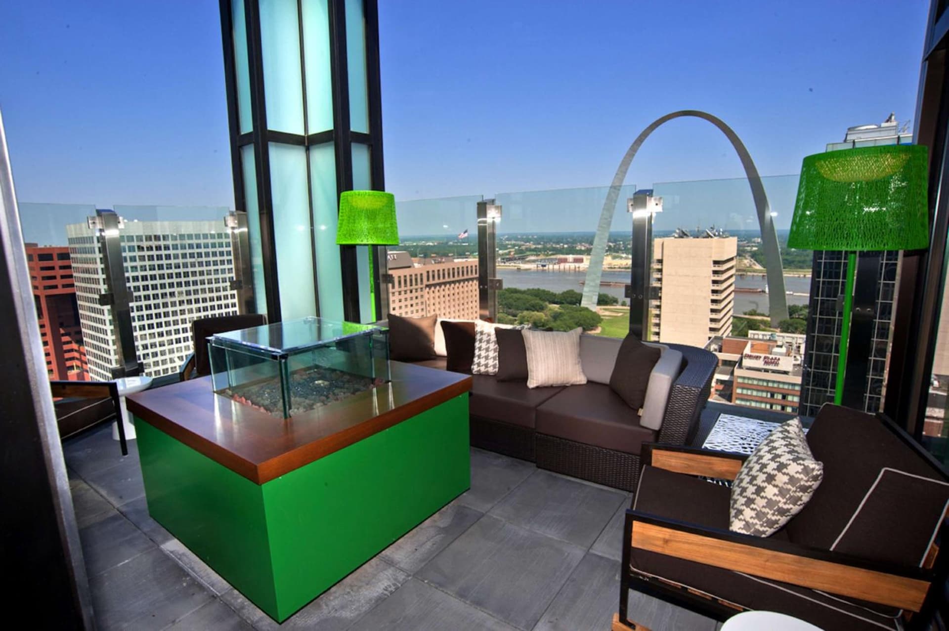 Hilton St. Louis at the Ballpark interior in Saint Louis, MO — gallery photo 2