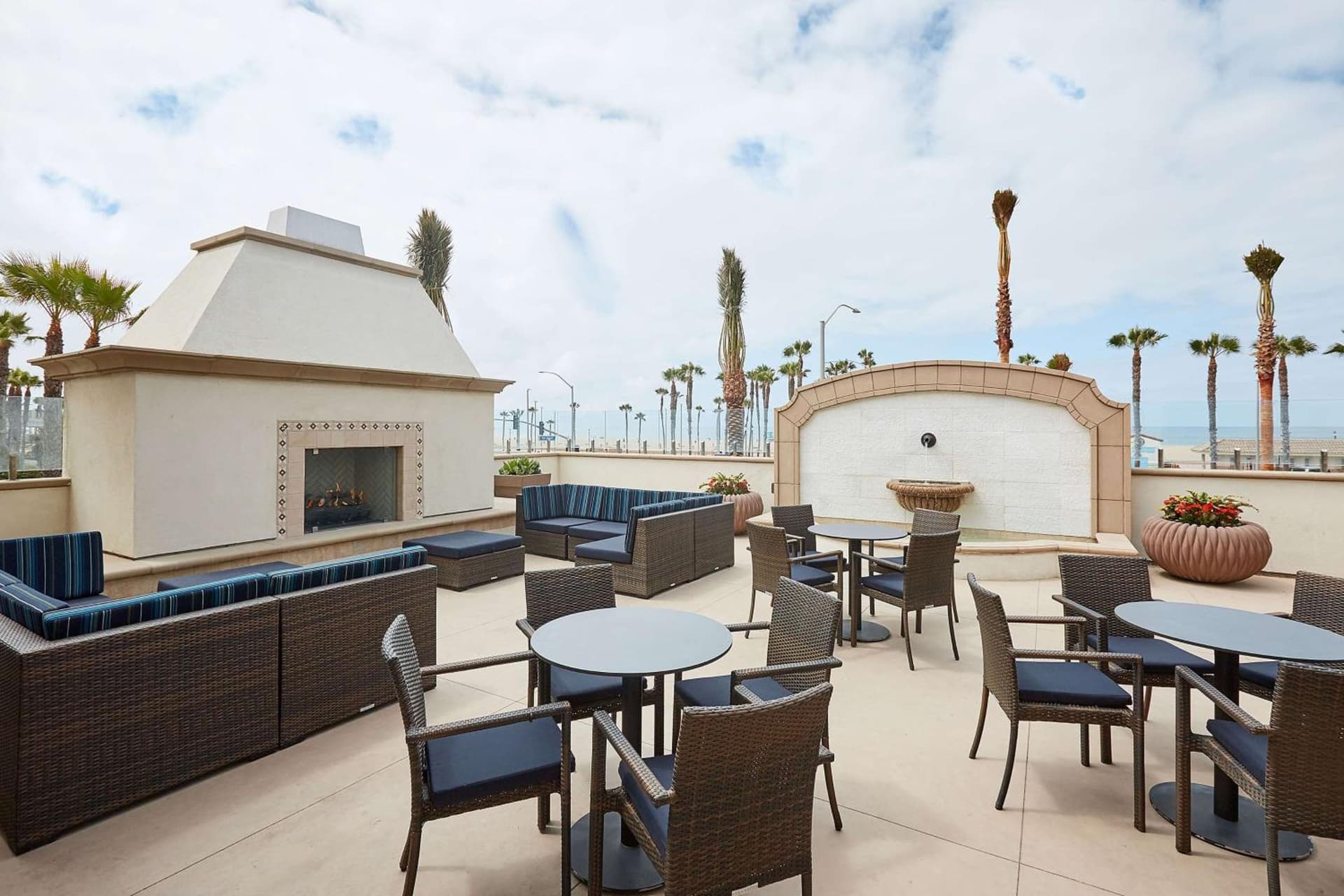 The Waterfront Beach Resort, A Hilton Hotel gallery photo in Huntington Beach, CA — image 18