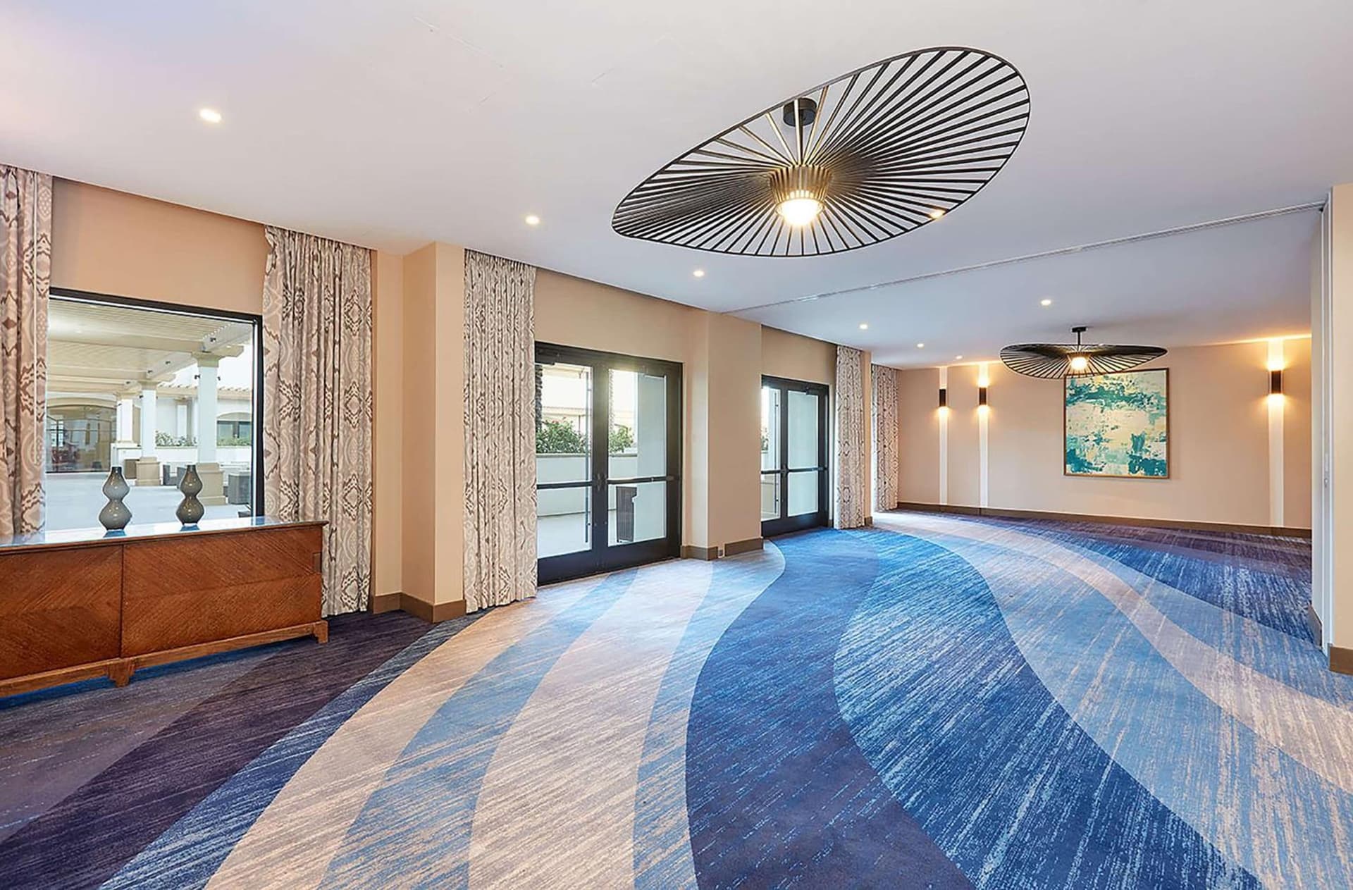 The Waterfront Beach Resort, A Hilton Hotel gallery photo in Huntington Beach, CA — image 19