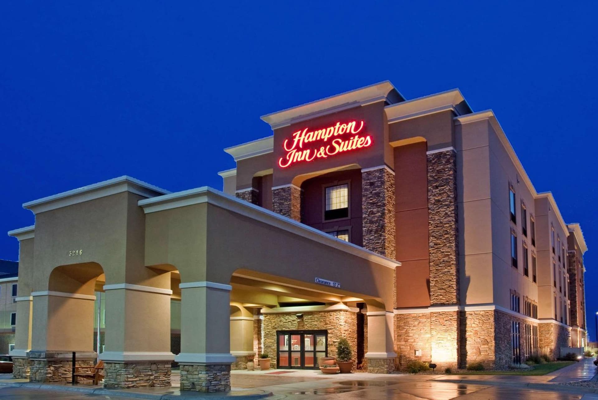 Hampton Inn & Suites Aberdeen interior in Aberdeen, SD — gallery photo 2