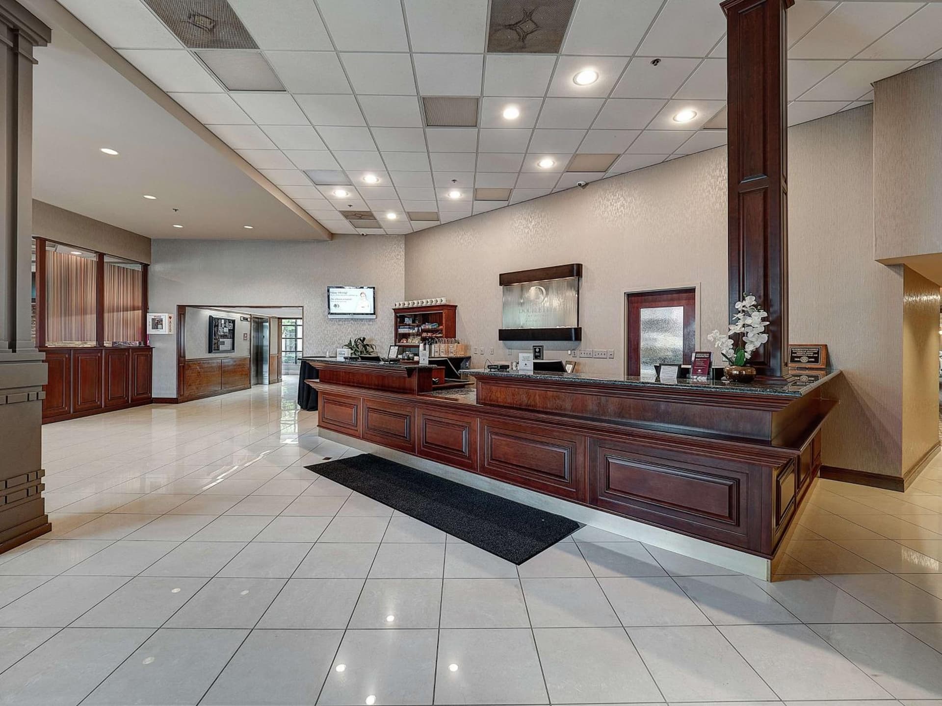 DoubleTree by Hilton Bloomington gallery photo in Bloomington, IL — image 21