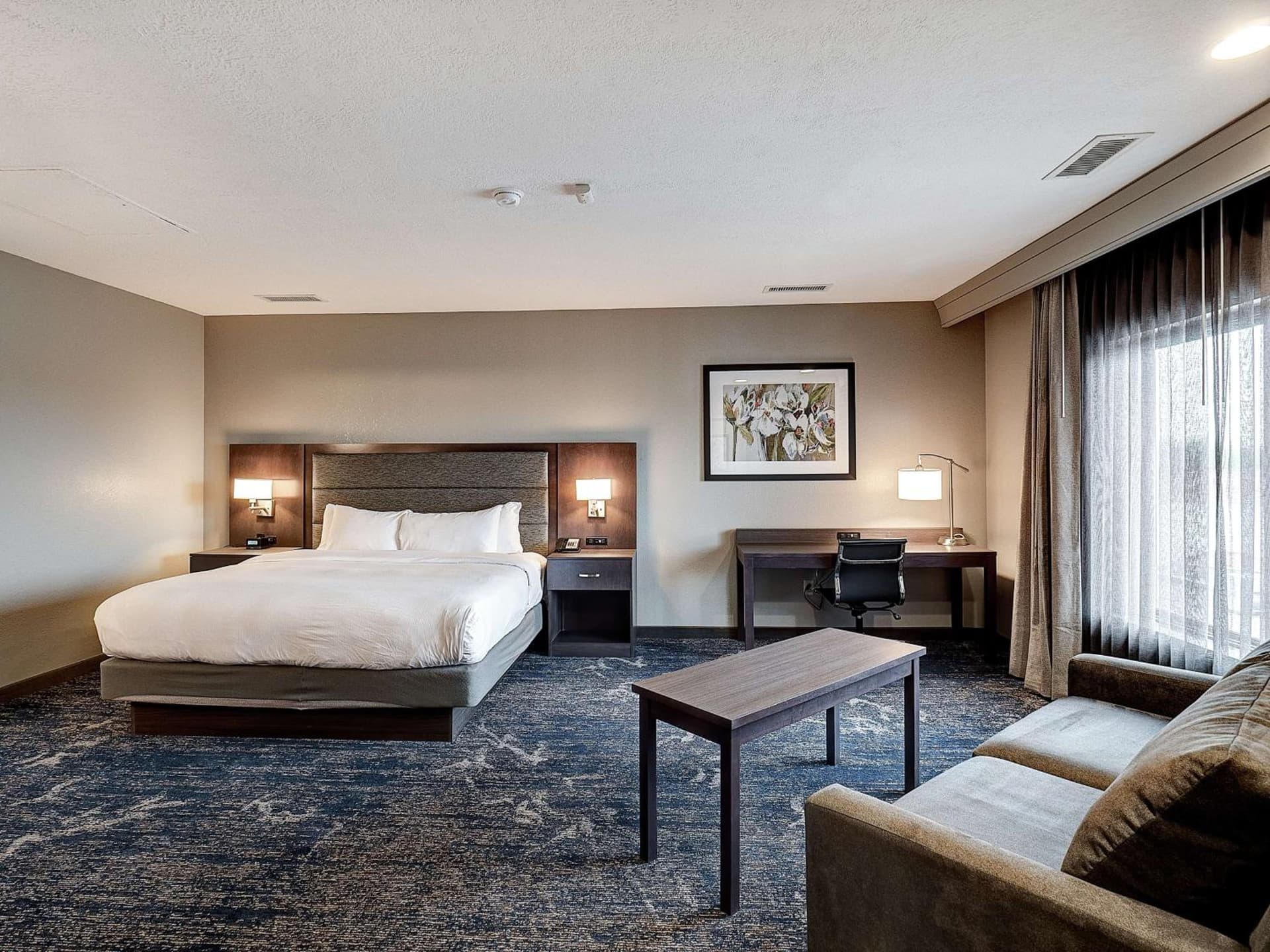 DoubleTree by Hilton Bloomington gallery photo in Bloomington, IL — image 14