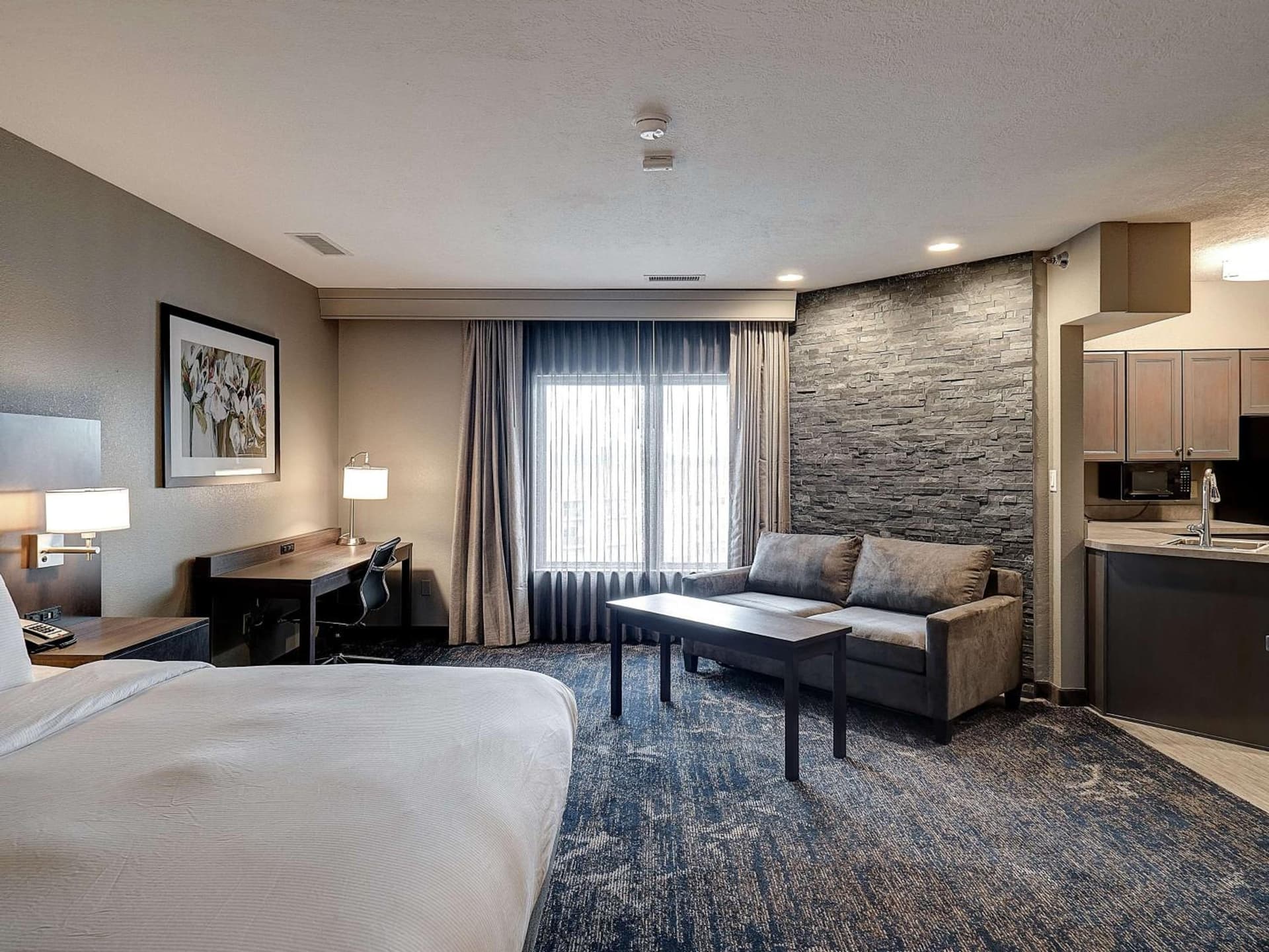 DoubleTree by Hilton Bloomington gallery photo in Bloomington, IL — image 25