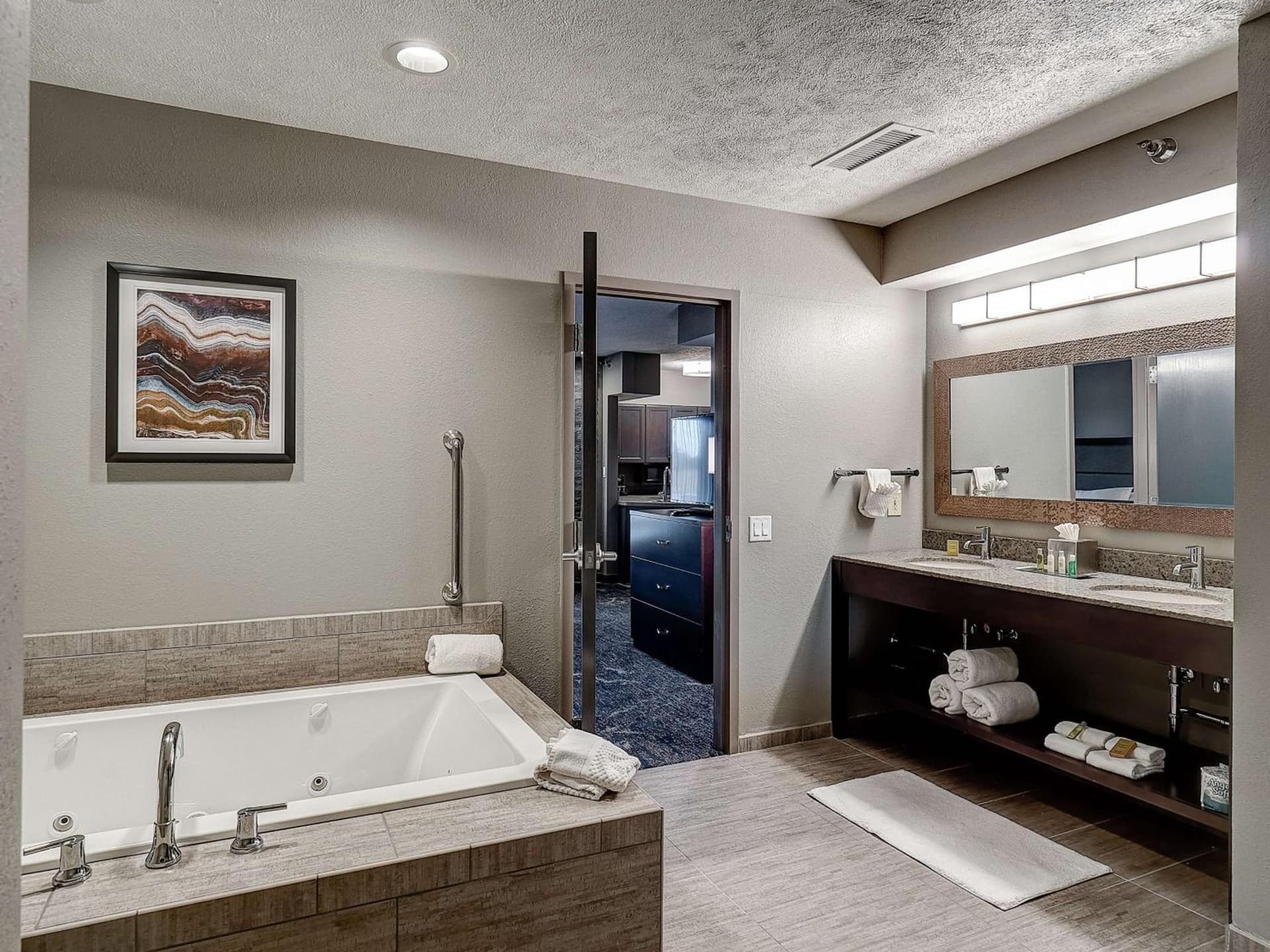 DoubleTree by Hilton Bloomington gallery photo in Bloomington, IL — image 32