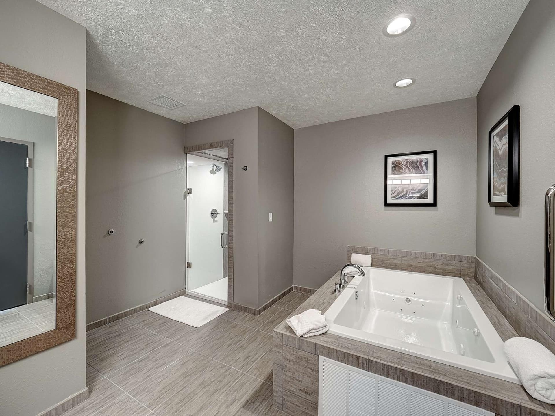 DoubleTree by Hilton Bloomington gallery photo in Bloomington, IL — image 80