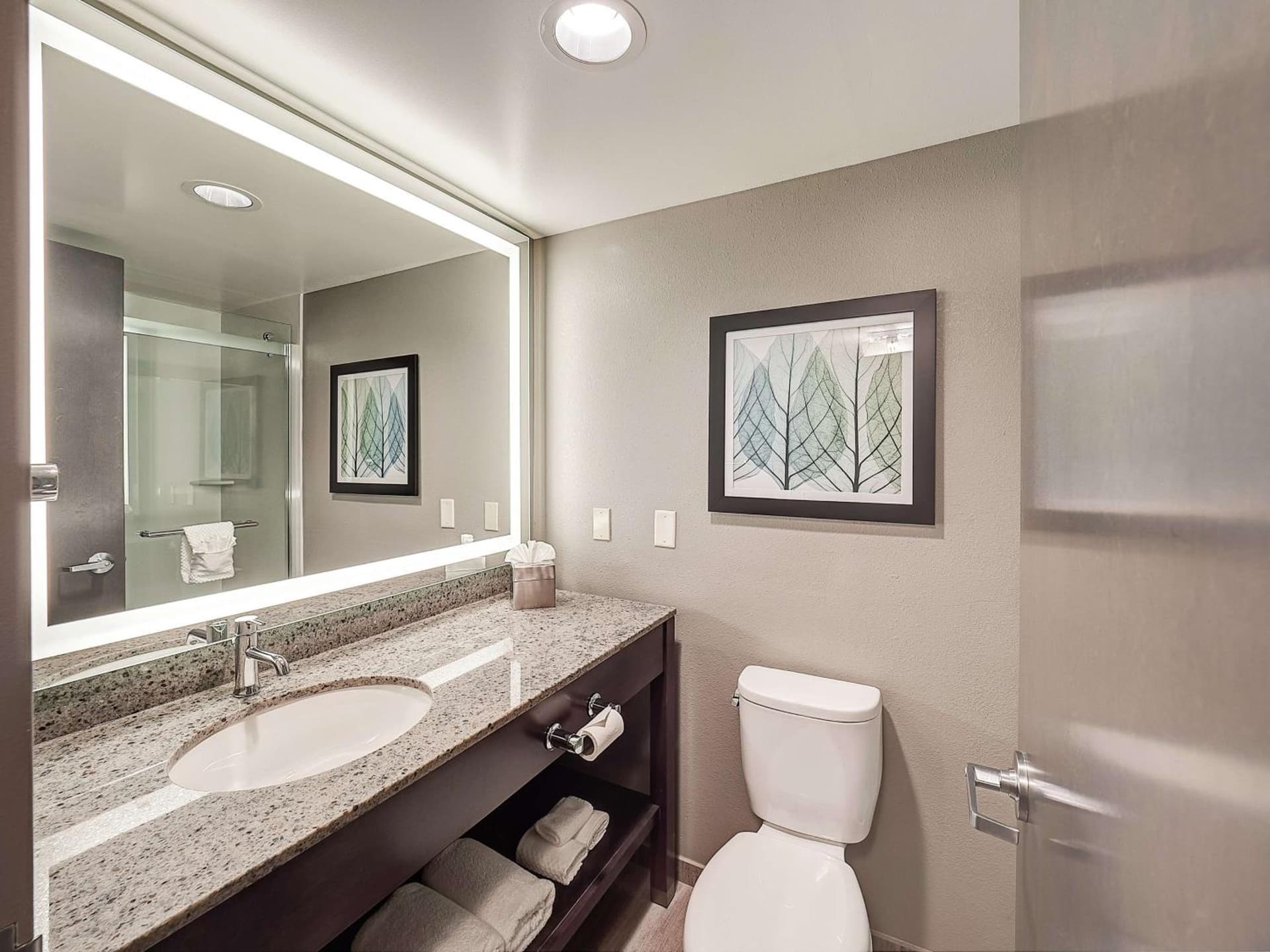 DoubleTree by Hilton Bloomington gallery photo in Bloomington, IL — image 58