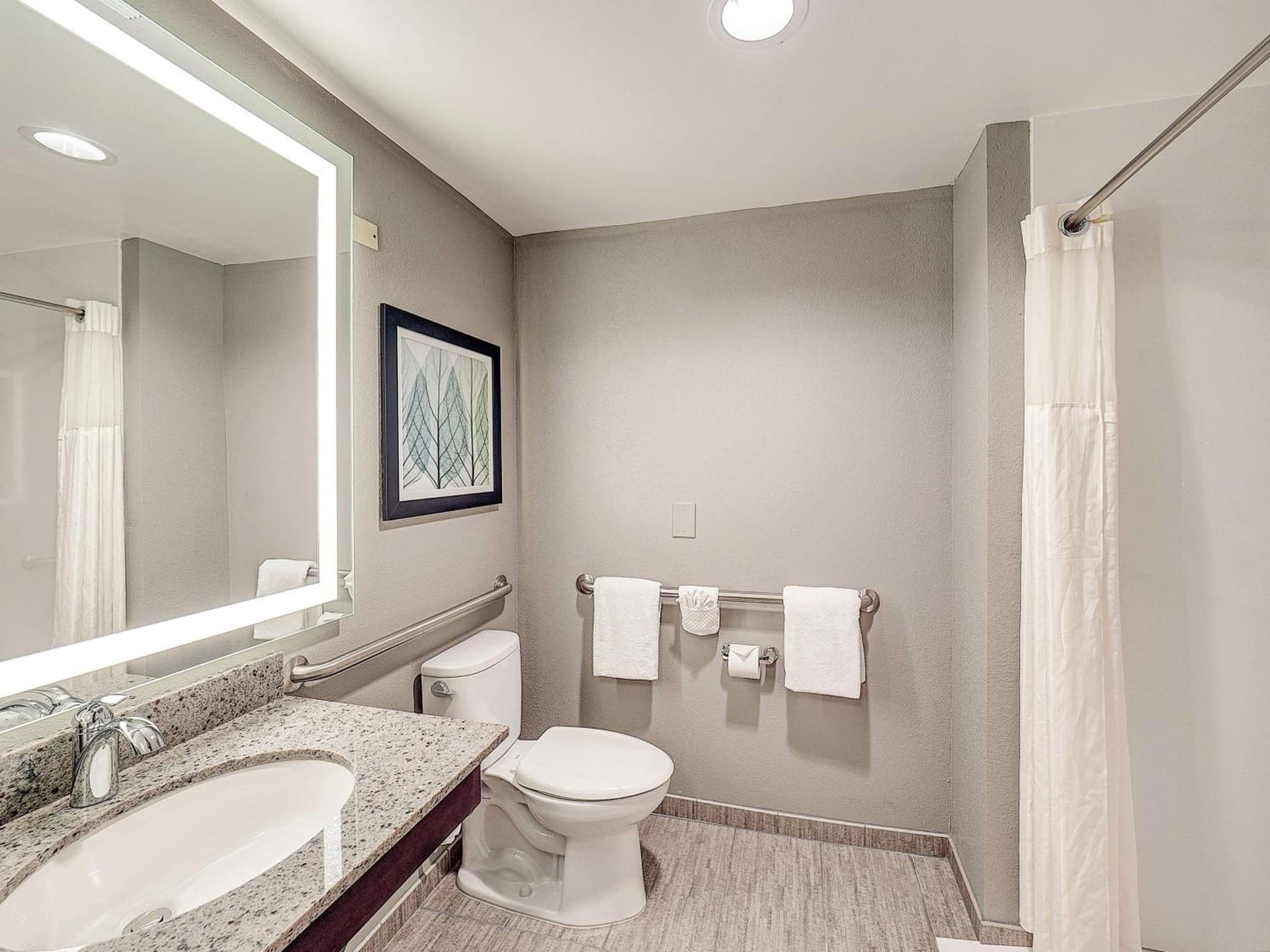 DoubleTree by Hilton Bloomington gallery photo in Bloomington, IL — image 20