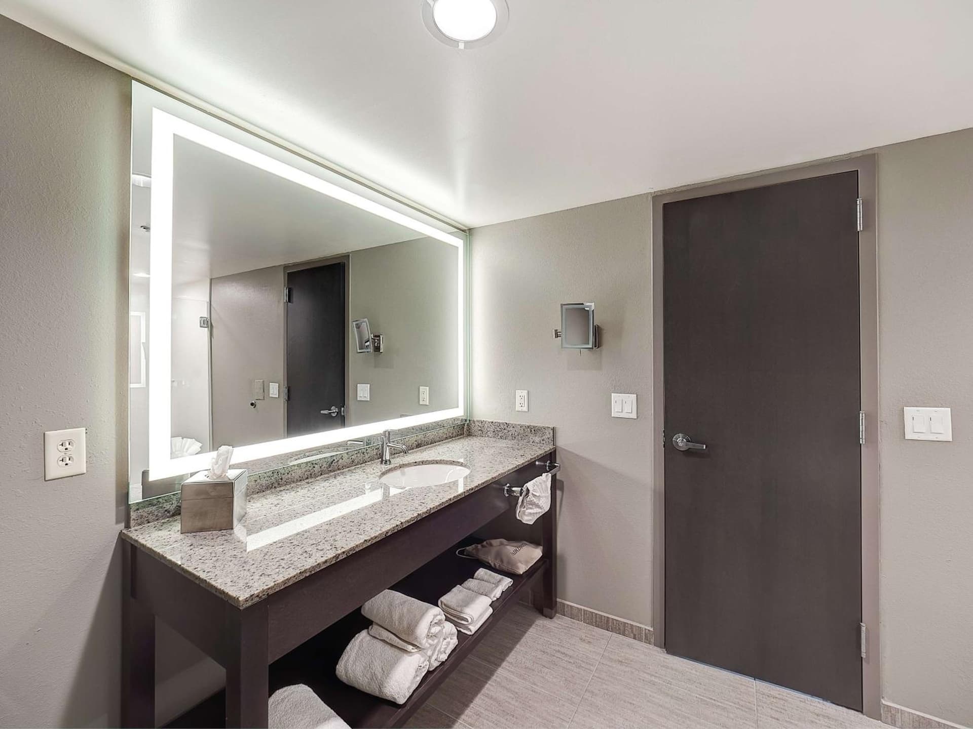 DoubleTree by Hilton Bloomington gallery photo in Bloomington, IL — image 74